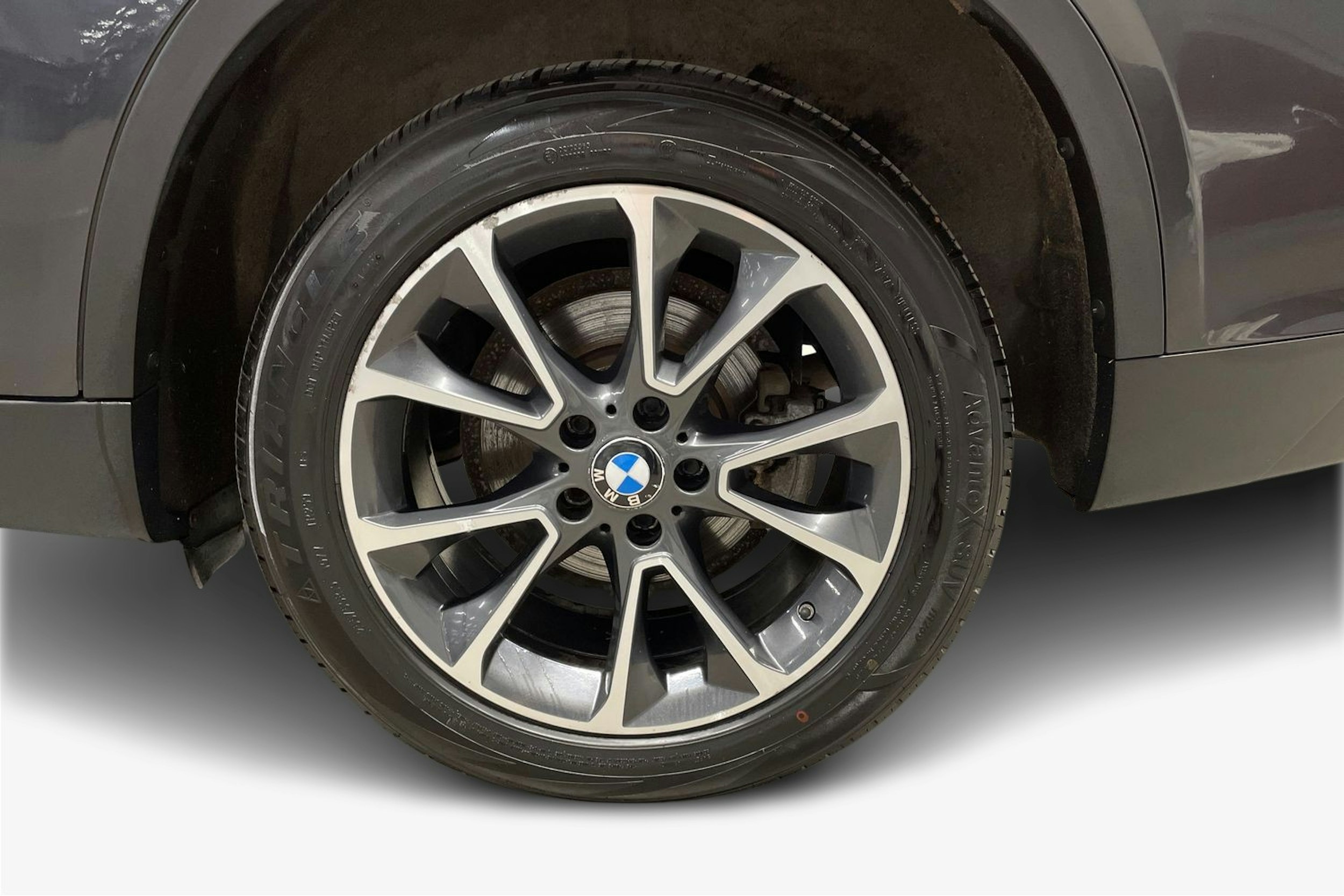 Harmaa BMW X5 2016 kuva 11.