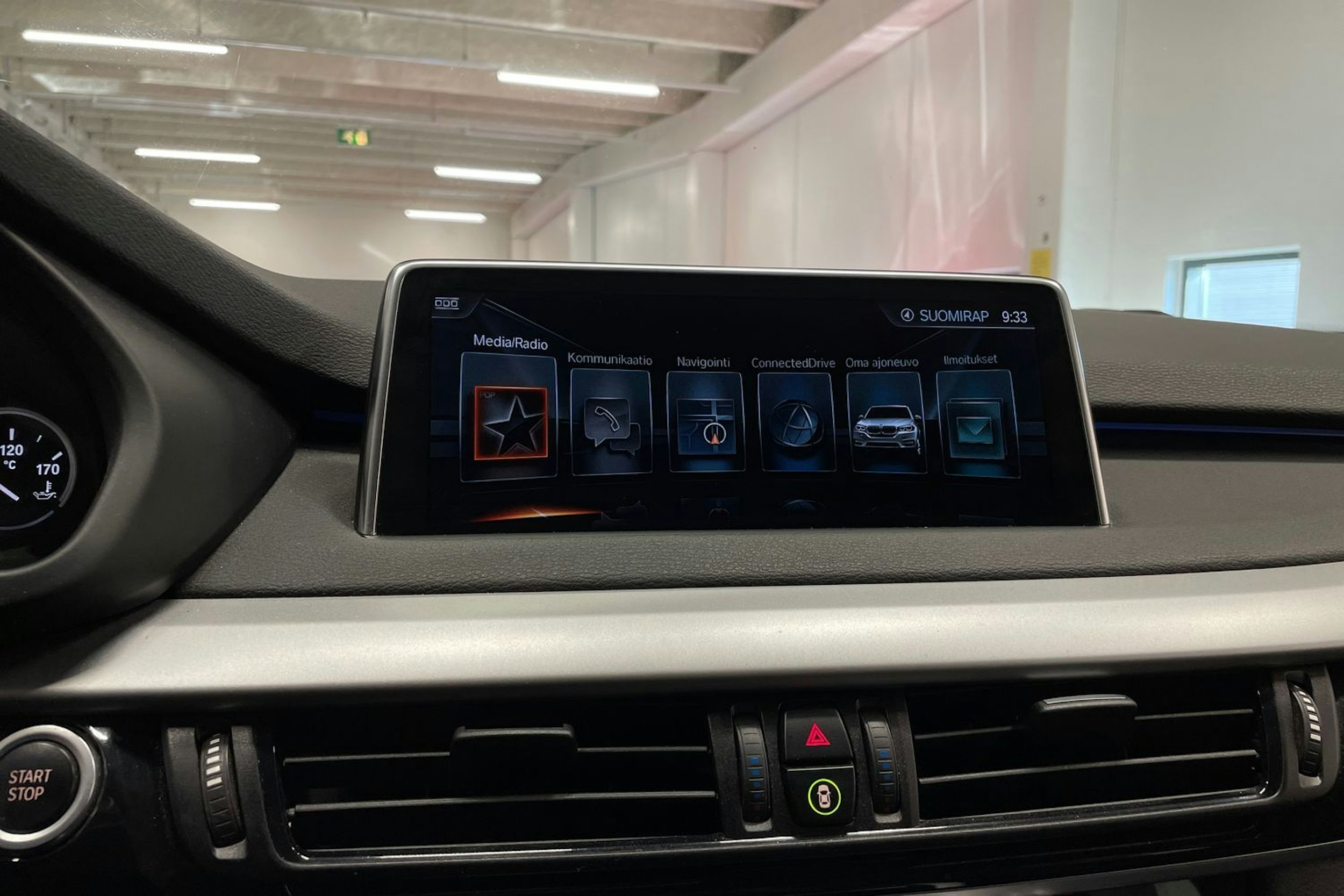 Harmaa BMW X5 2016 kuva 17.