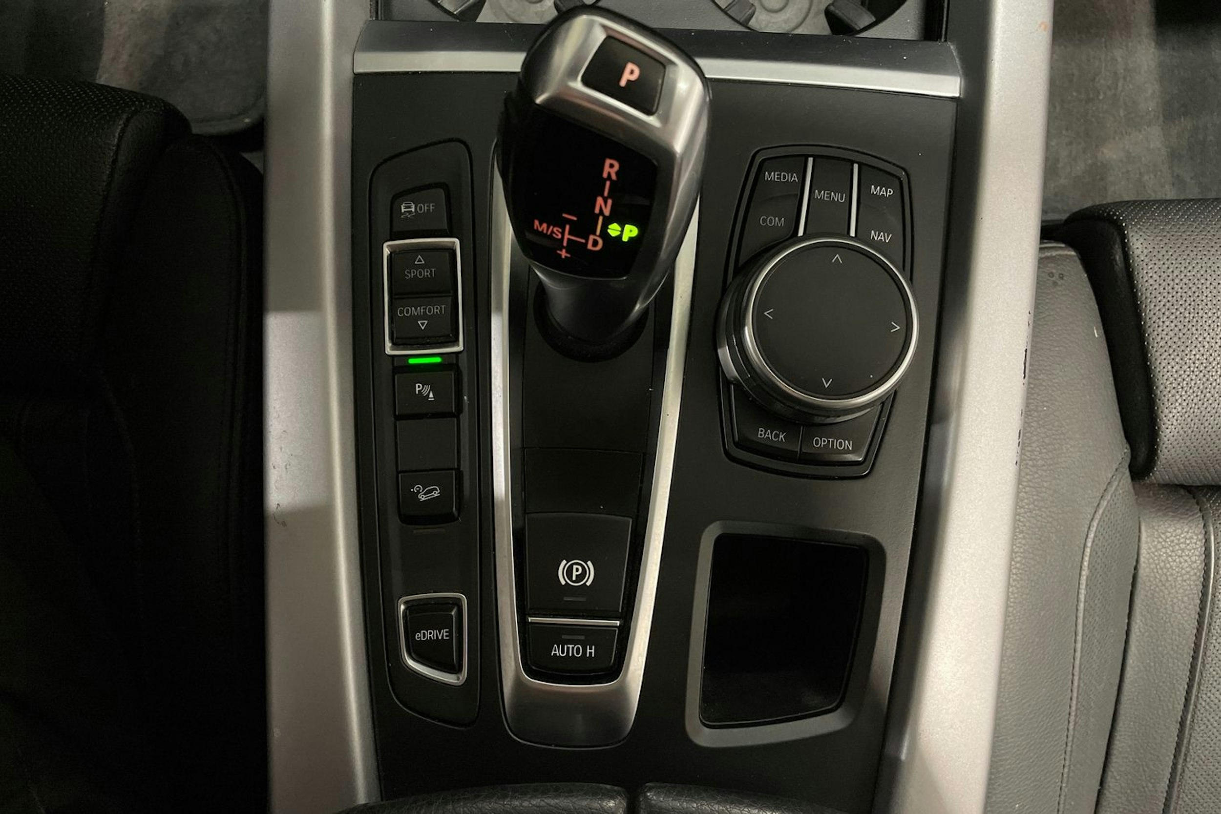 Harmaa BMW X5 2016 kuva 22.