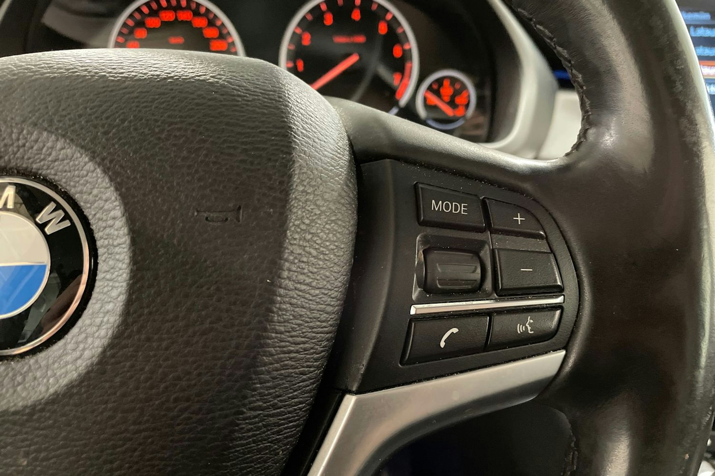 Harmaa BMW X5 2016 kuva 26.