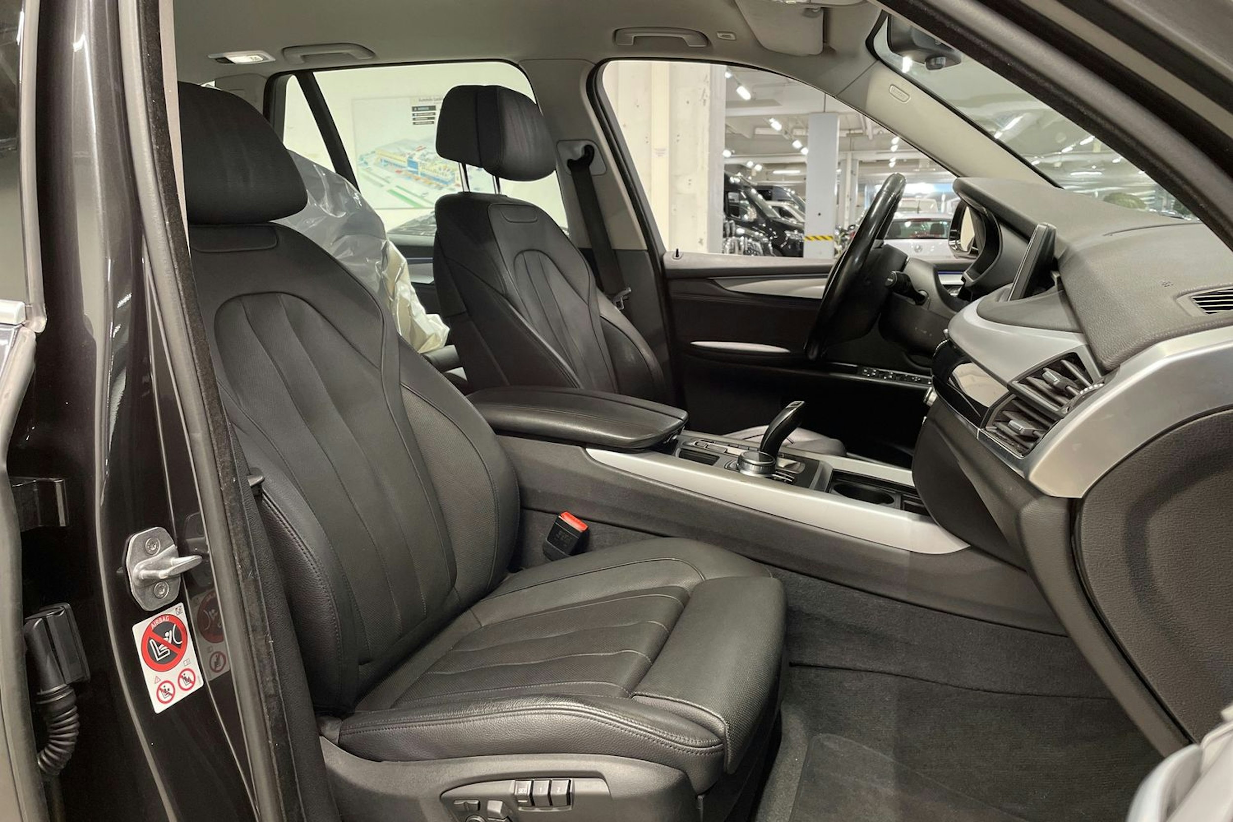 Harmaa BMW X5 2016 kuva 29.