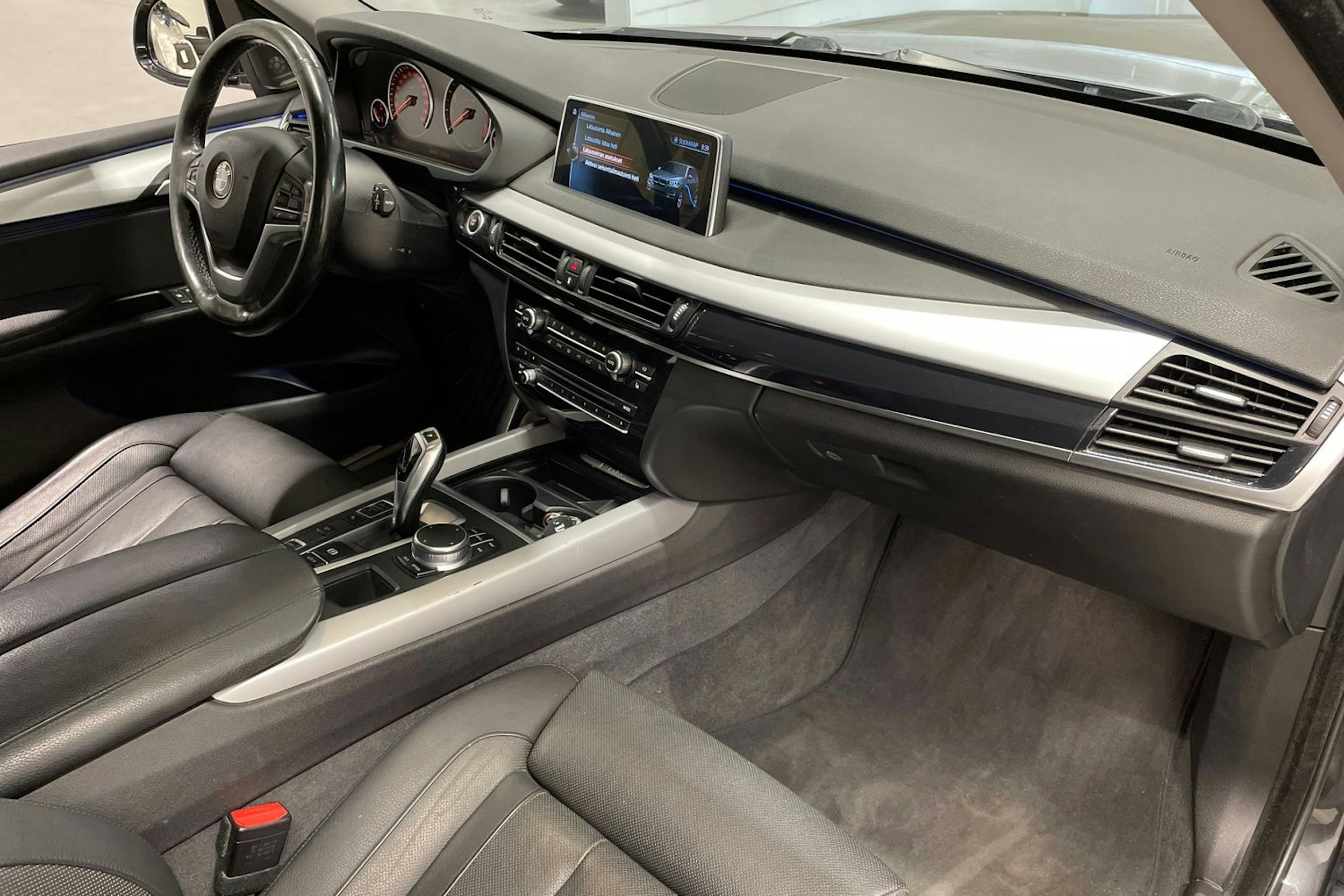 Harmaa BMW X5 2016 kuva 30.