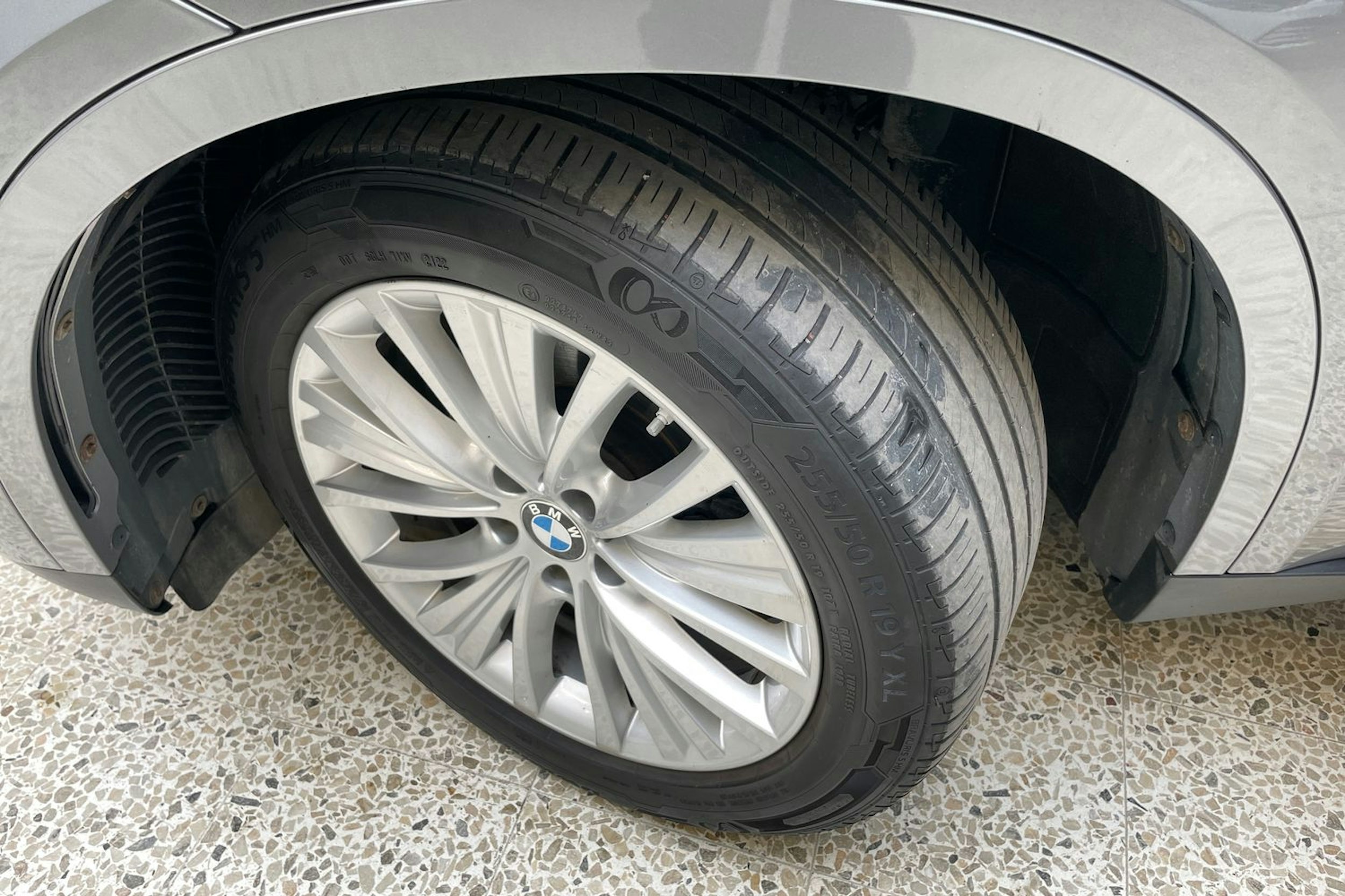 harmaa BMW X5 2017 kuva 13.