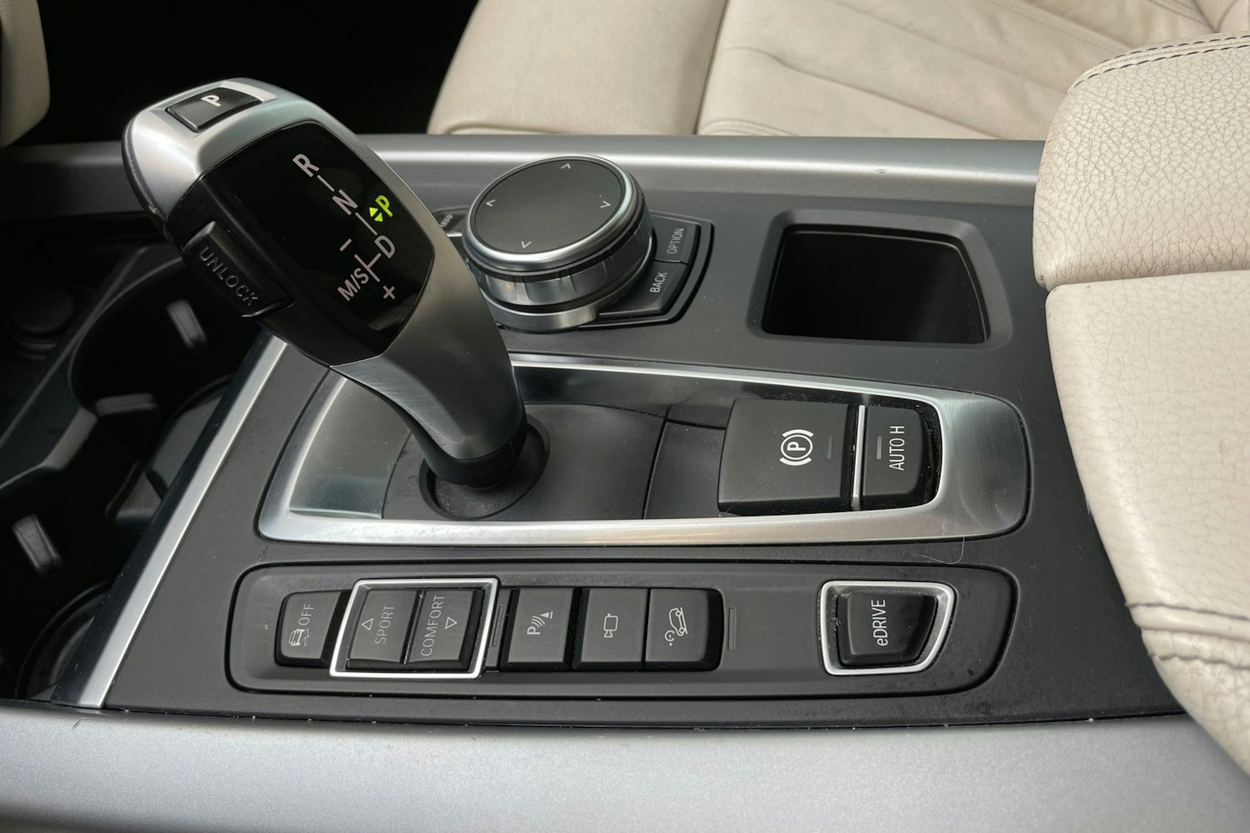 harmaa BMW X5 2017 kuva 25.