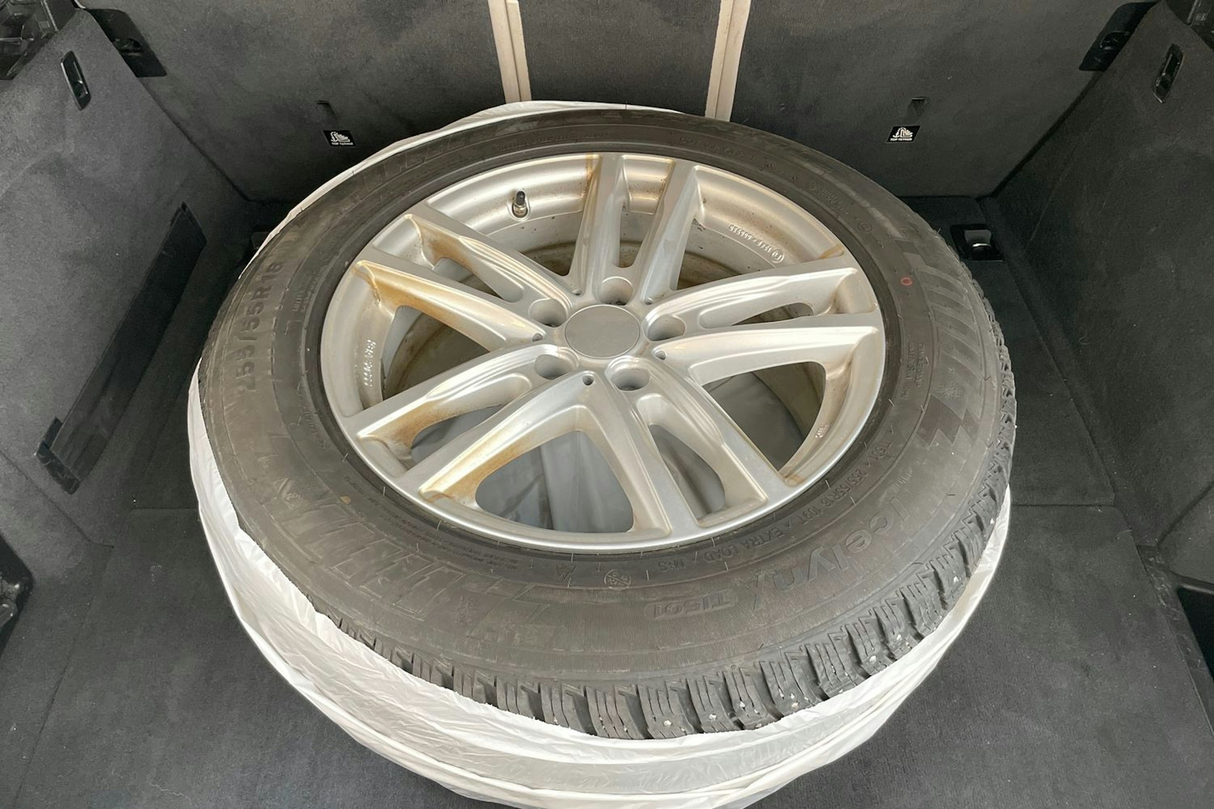 harmaa BMW X5 2017 kuva 28.