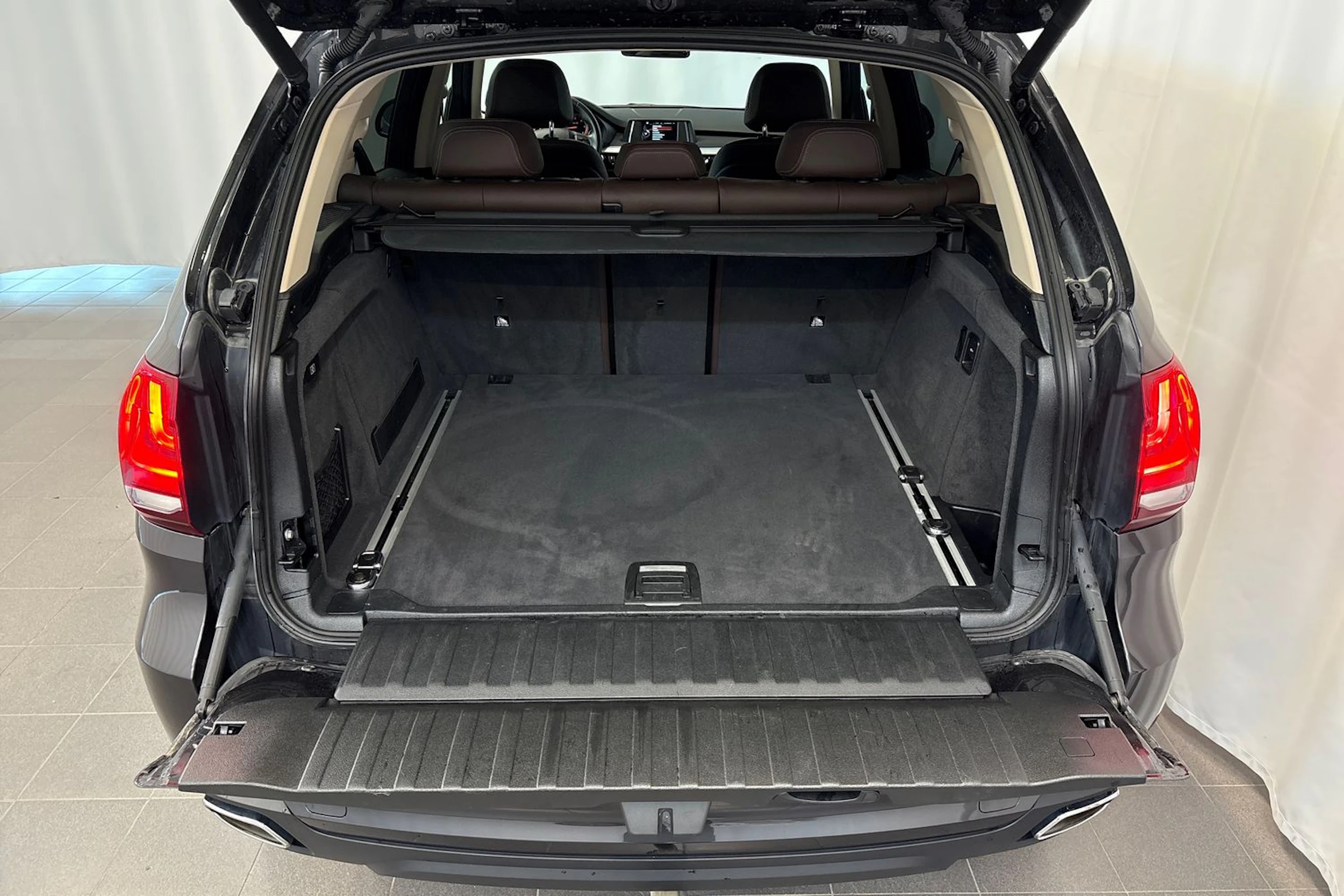 met. harmaa BMW X5 2017 kuva 17.