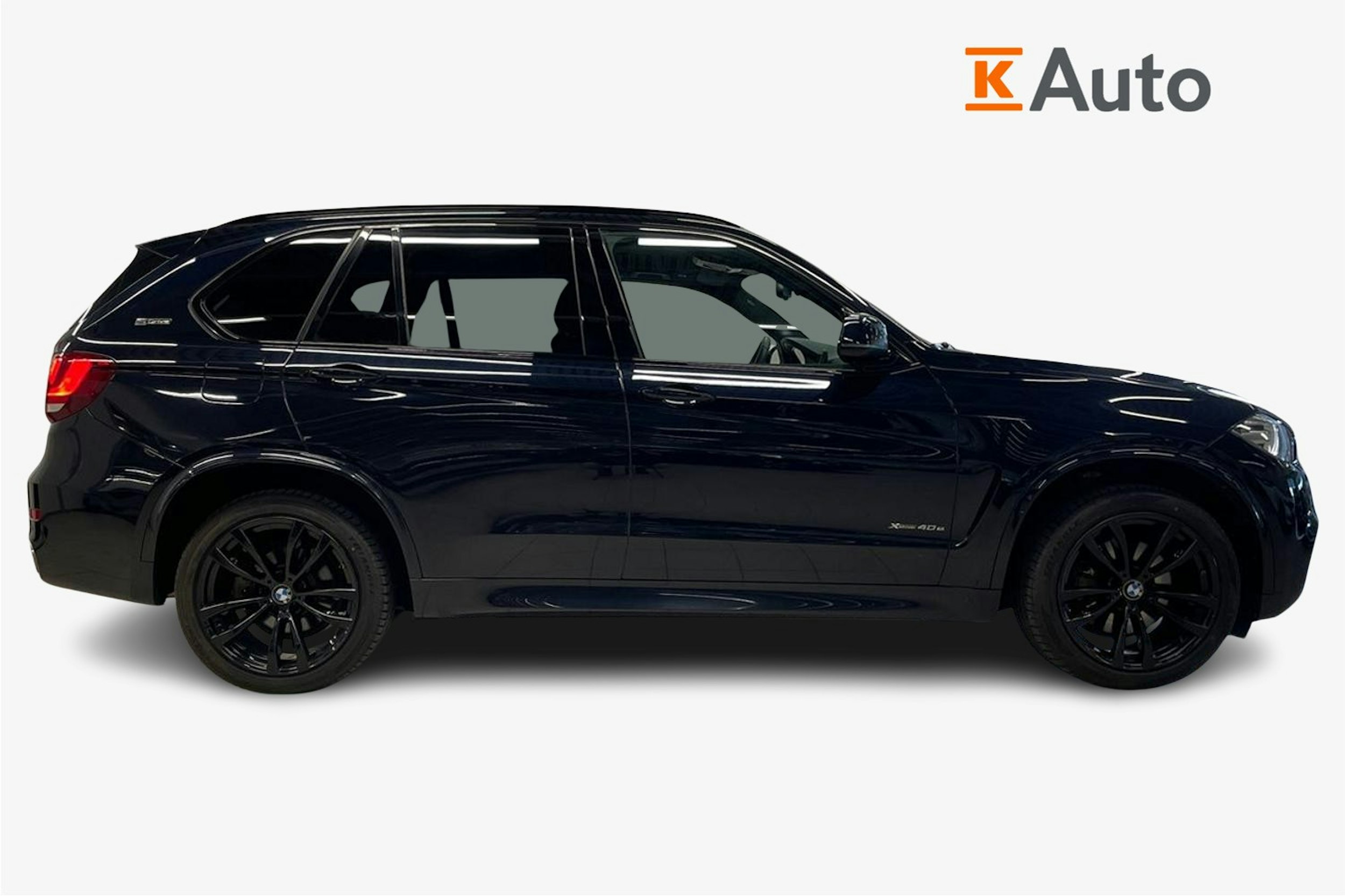 musta BMW X5 2017 kuva 6.