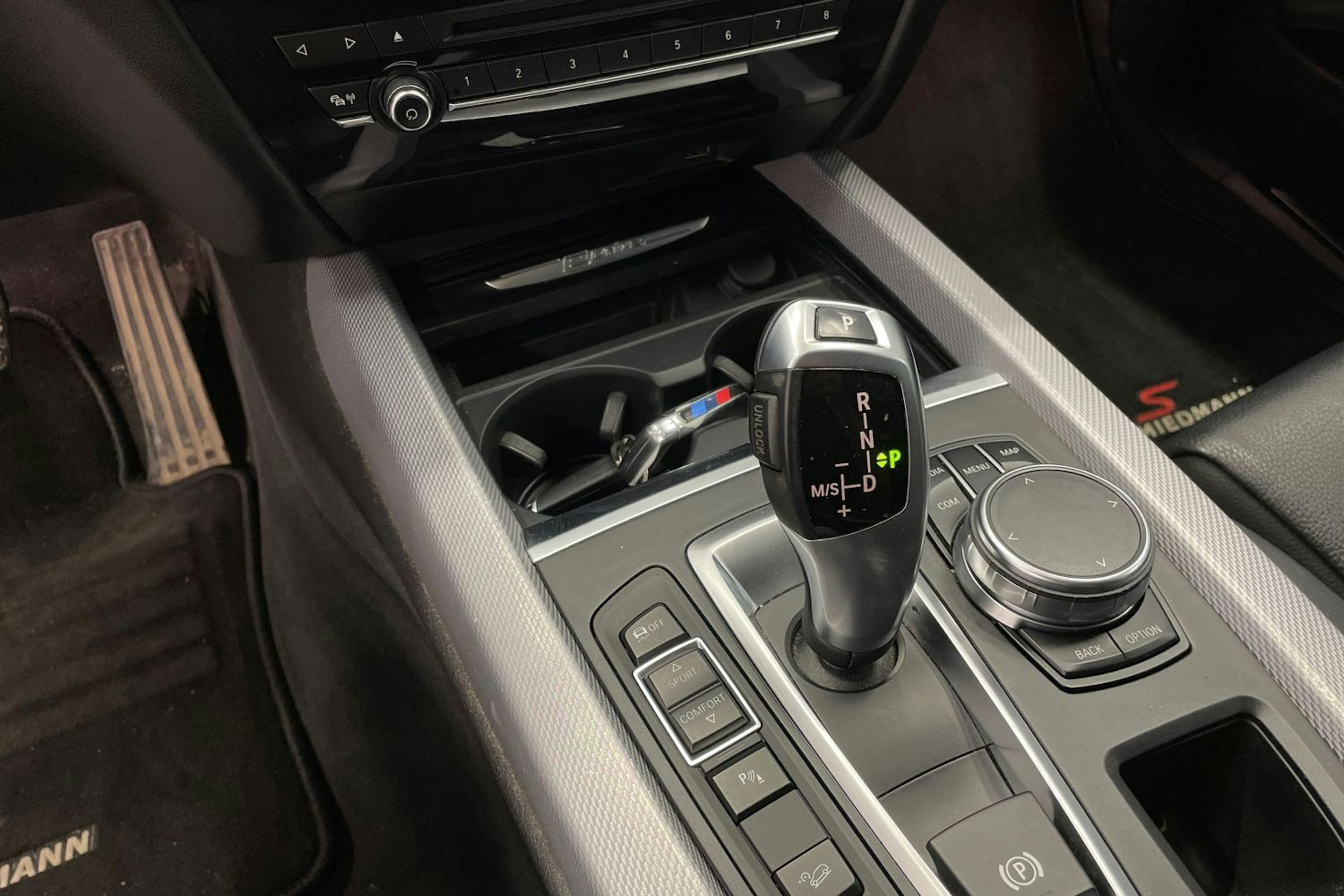 musta BMW X5 2017 kuva 17.