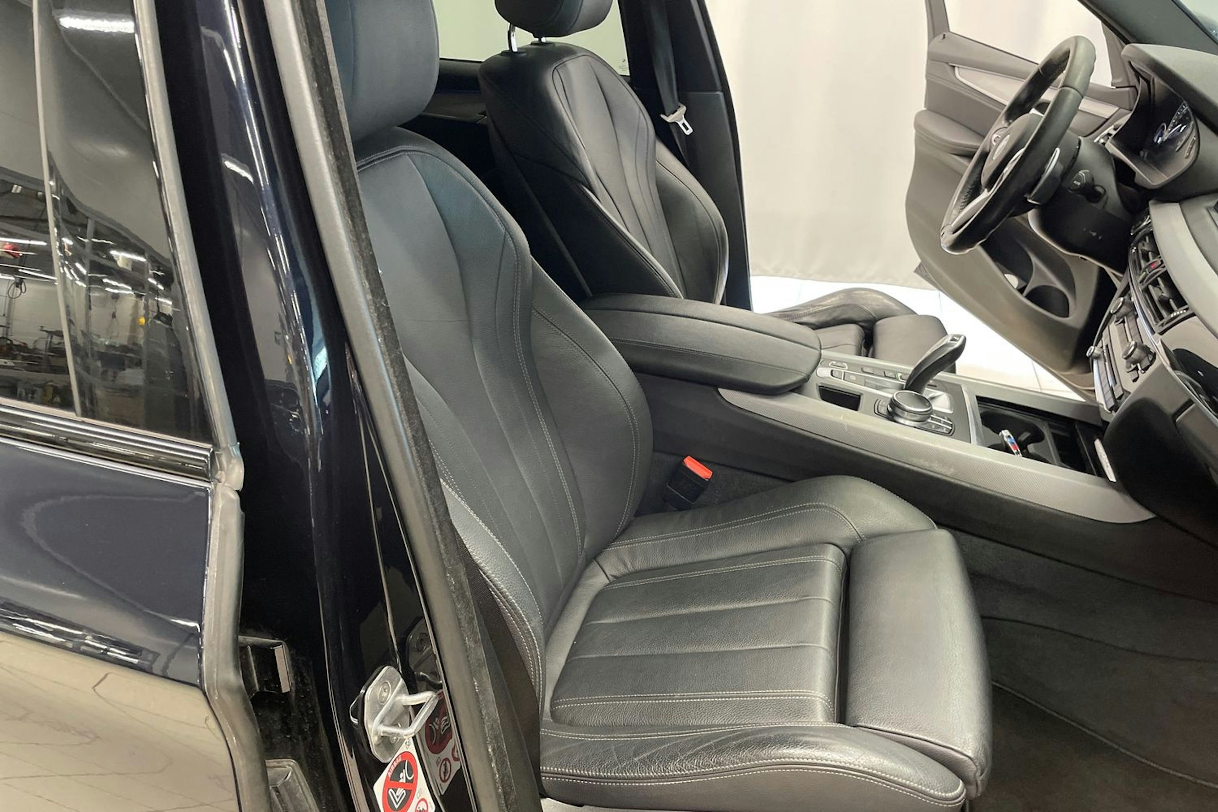 musta BMW X5 2017 kuva 28.