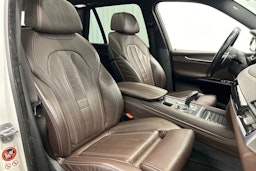 valkoinen BMW X5 2017 kuva 14.