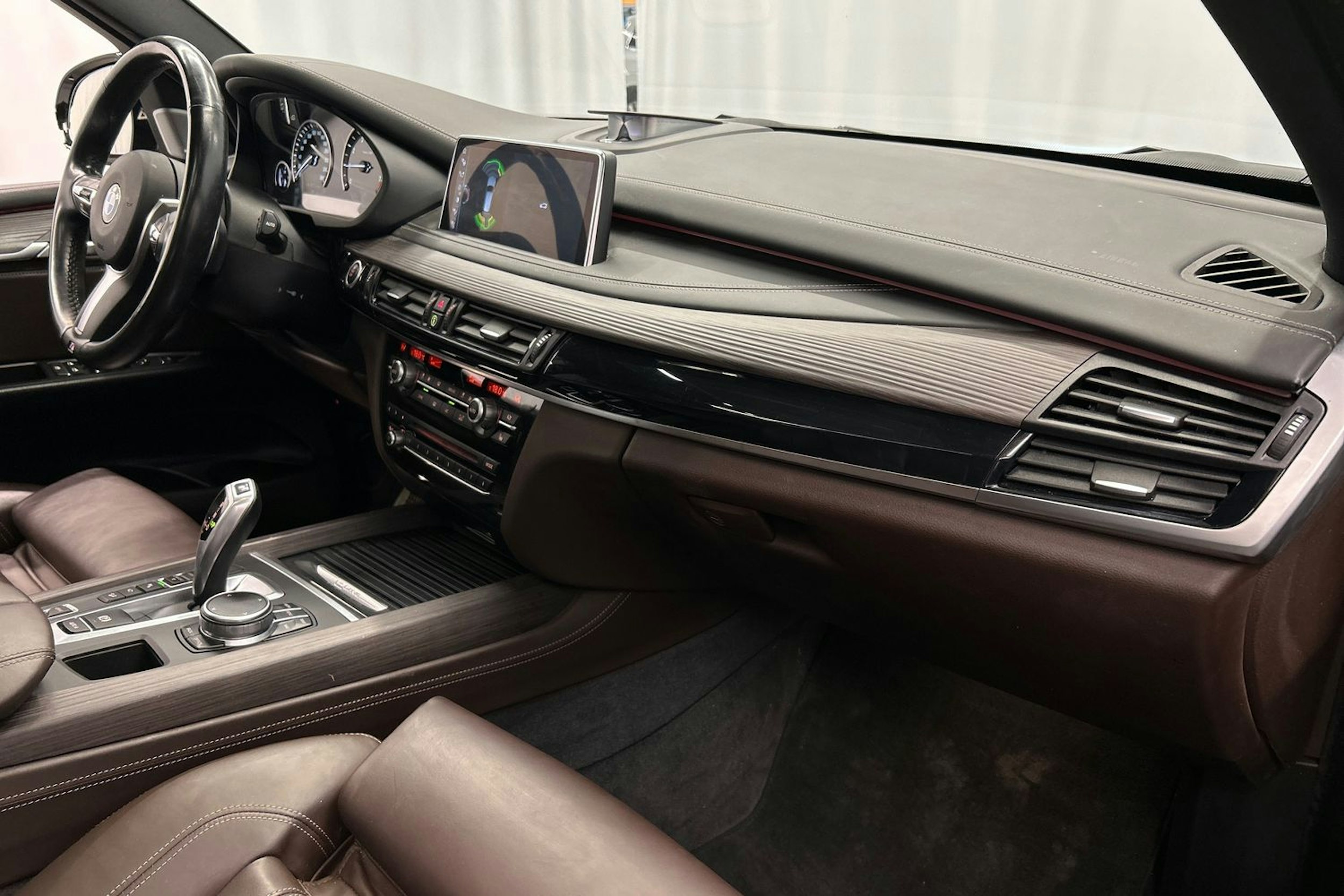 valkoinen BMW X5 2017 kuva 15.