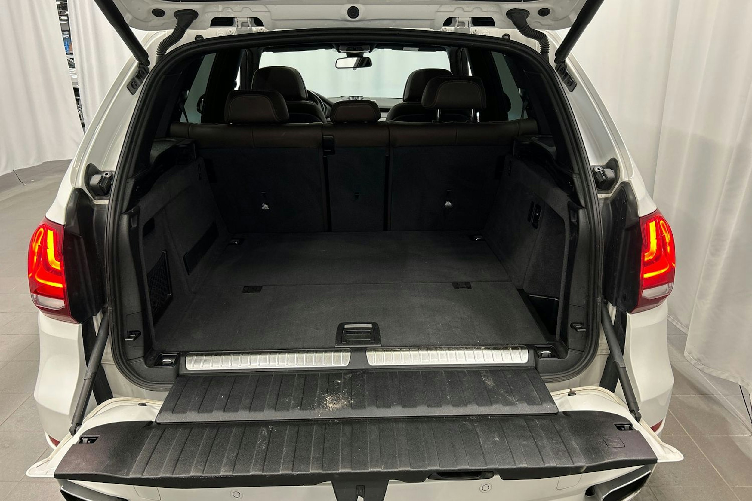 valkoinen BMW X5 2017 kuva 16.