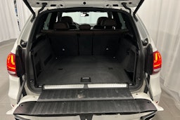 valkoinen BMW X5 2017 kuva 16.