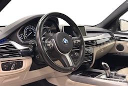 sininen BMW X5 2017 kuva 3.