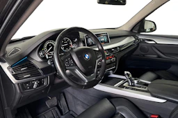 Musta BMW X5 2017 kuva 8.