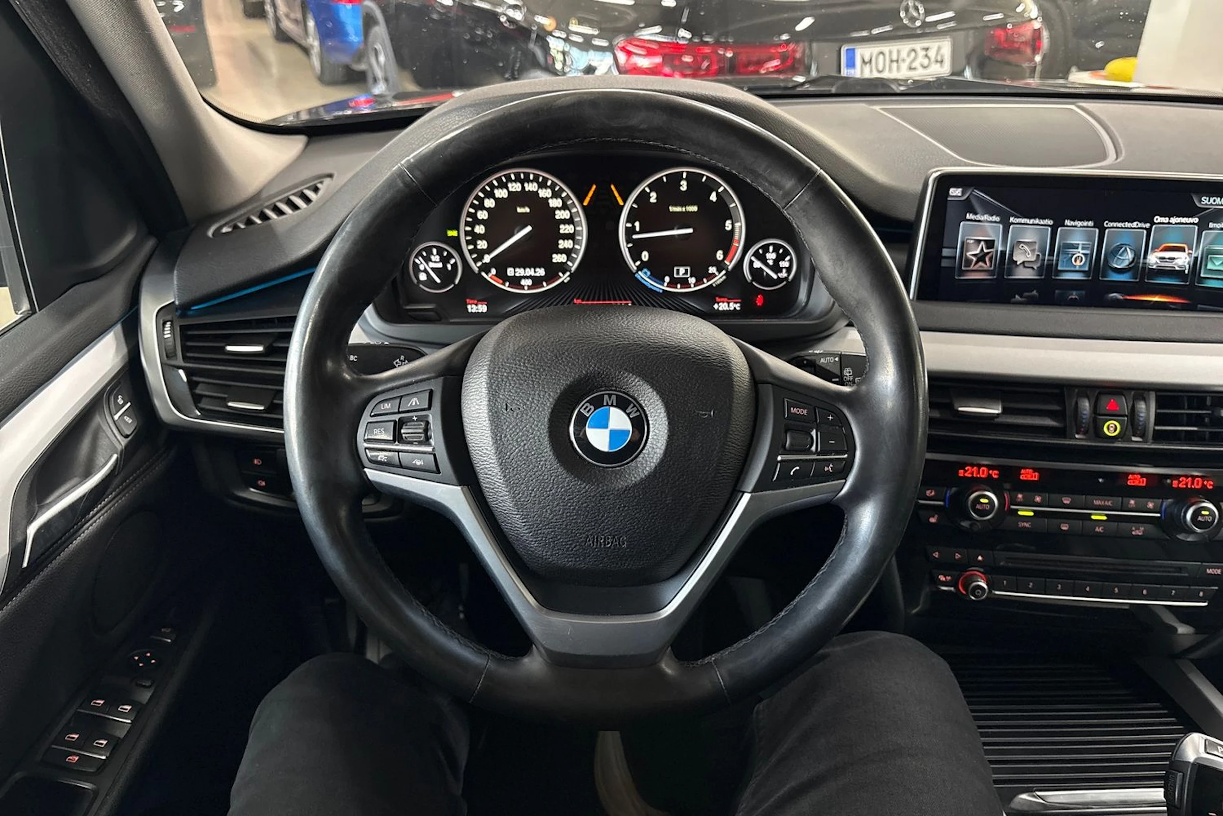 Musta BMW X5 2017 kuva 16.