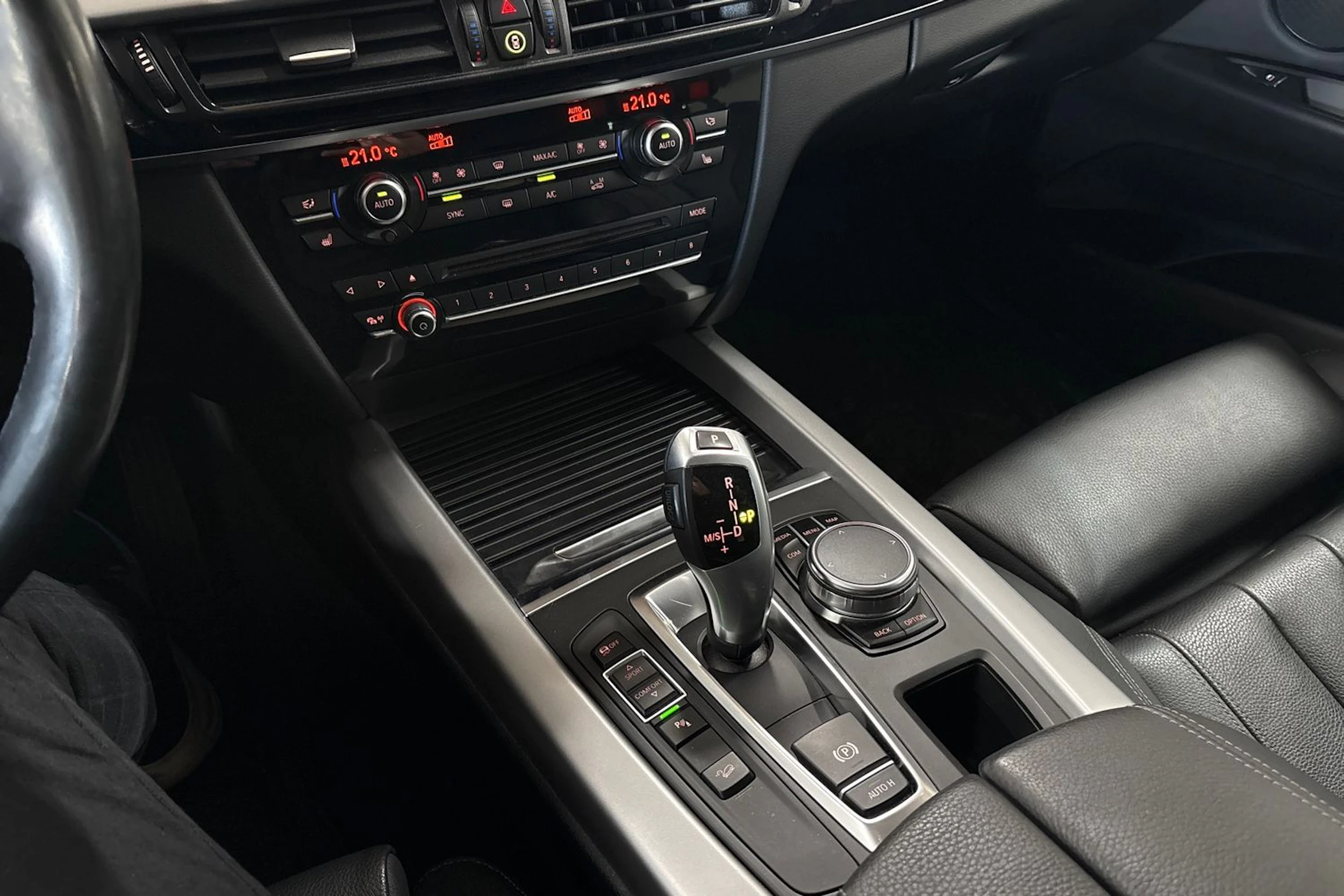 Musta BMW X5 2017 kuva 24.
