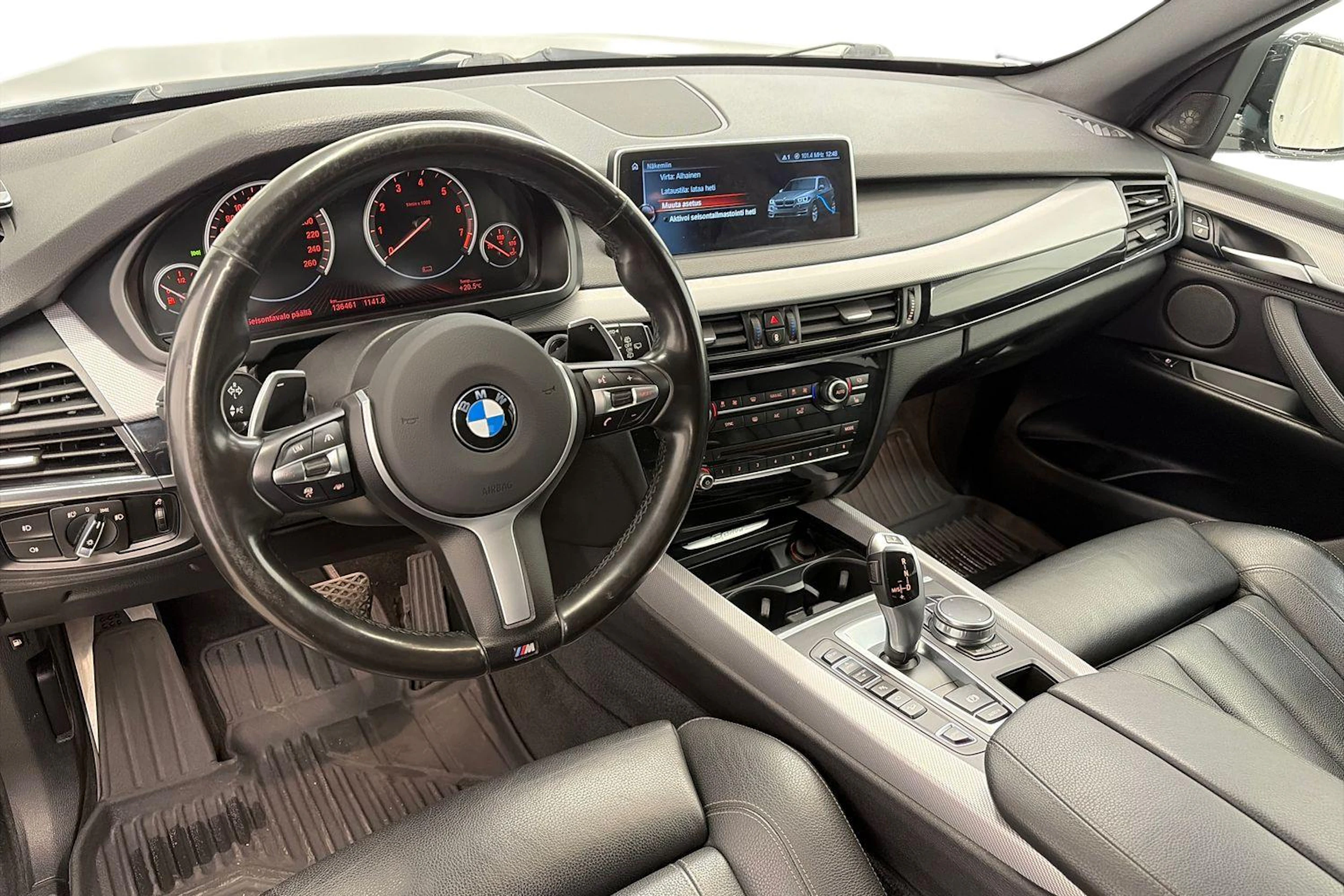 musta BMW X5 2017 kuva 6.