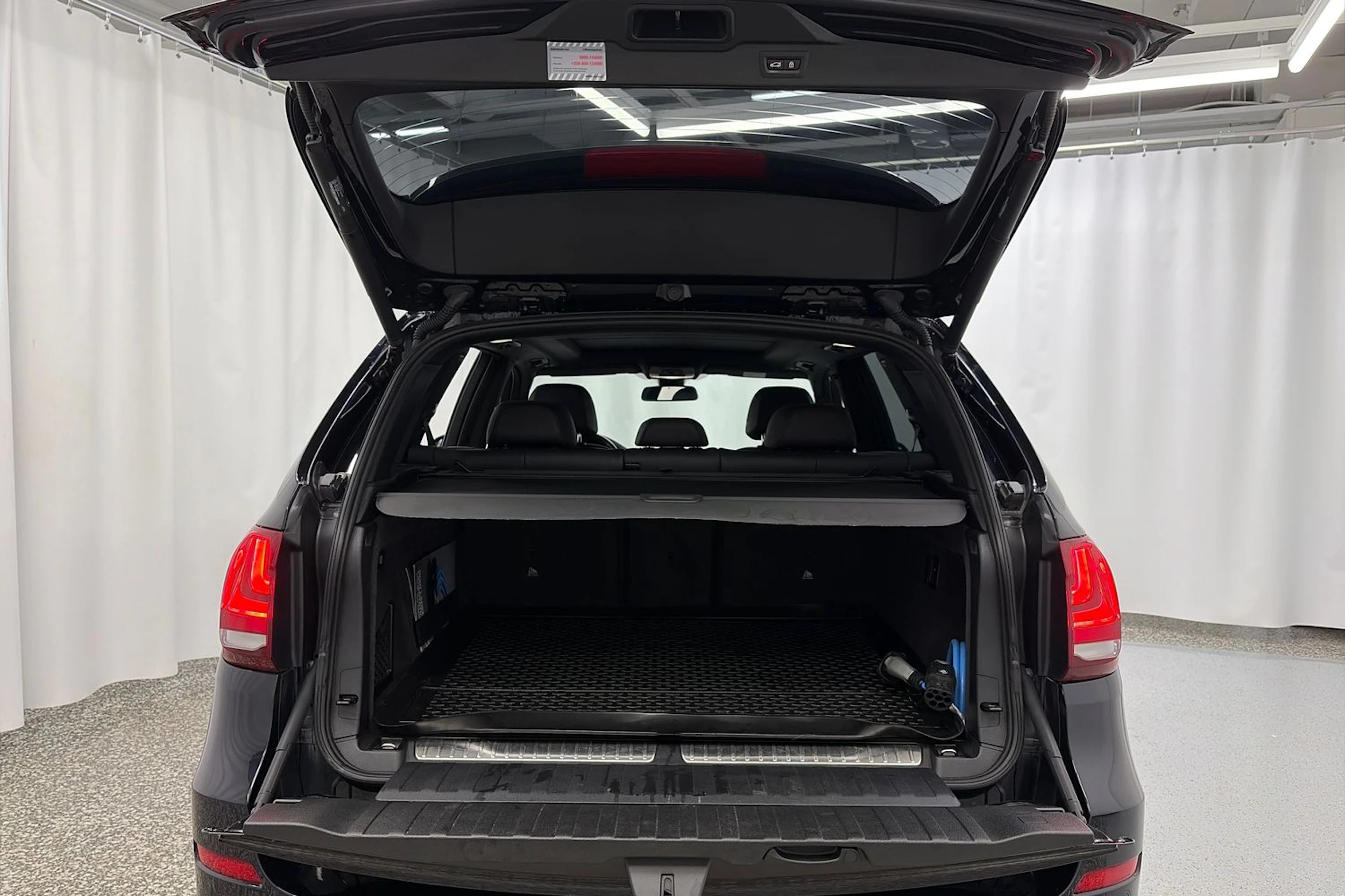 musta BMW X5 2017 kuva 11.