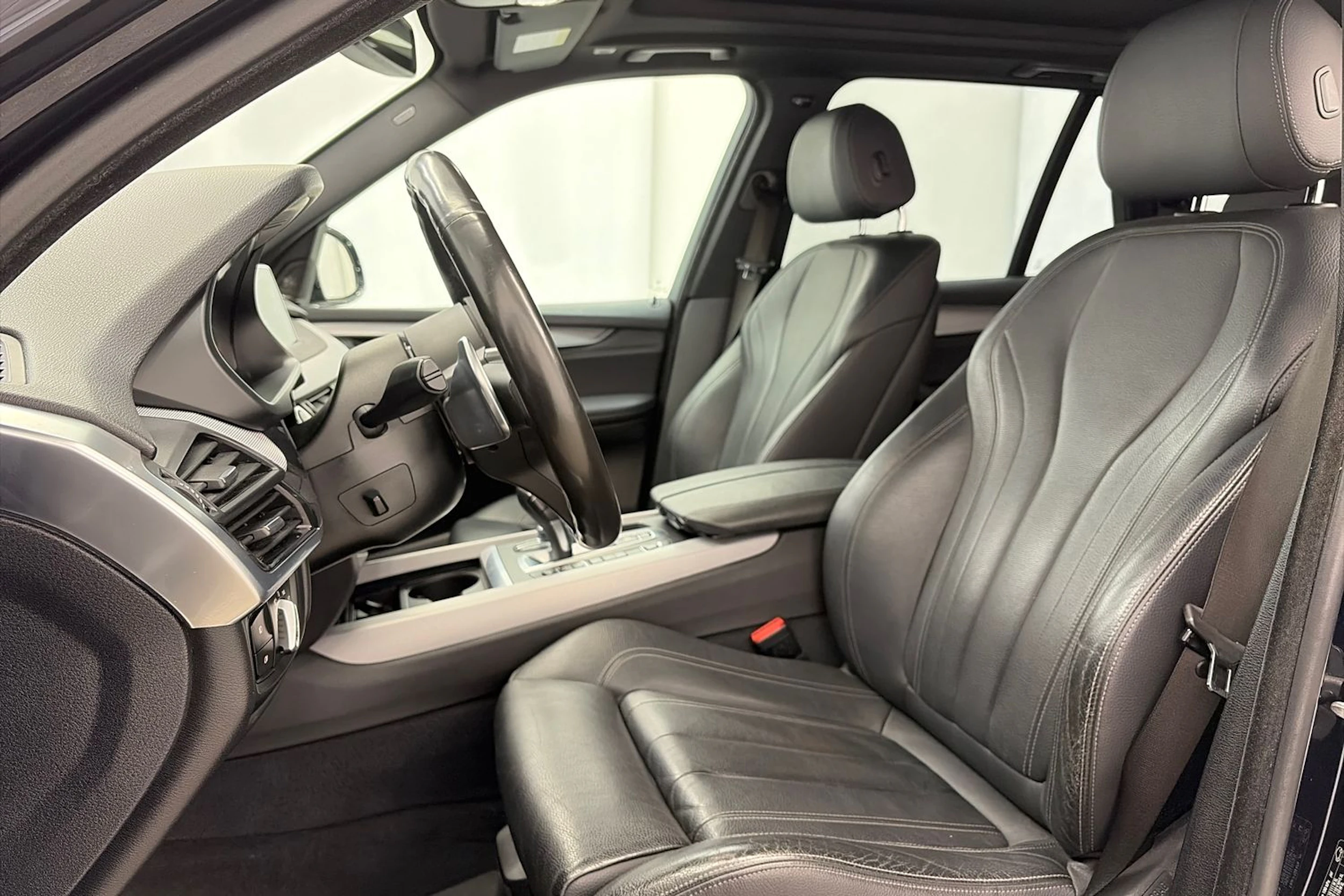 musta BMW X5 2017 kuva 13.