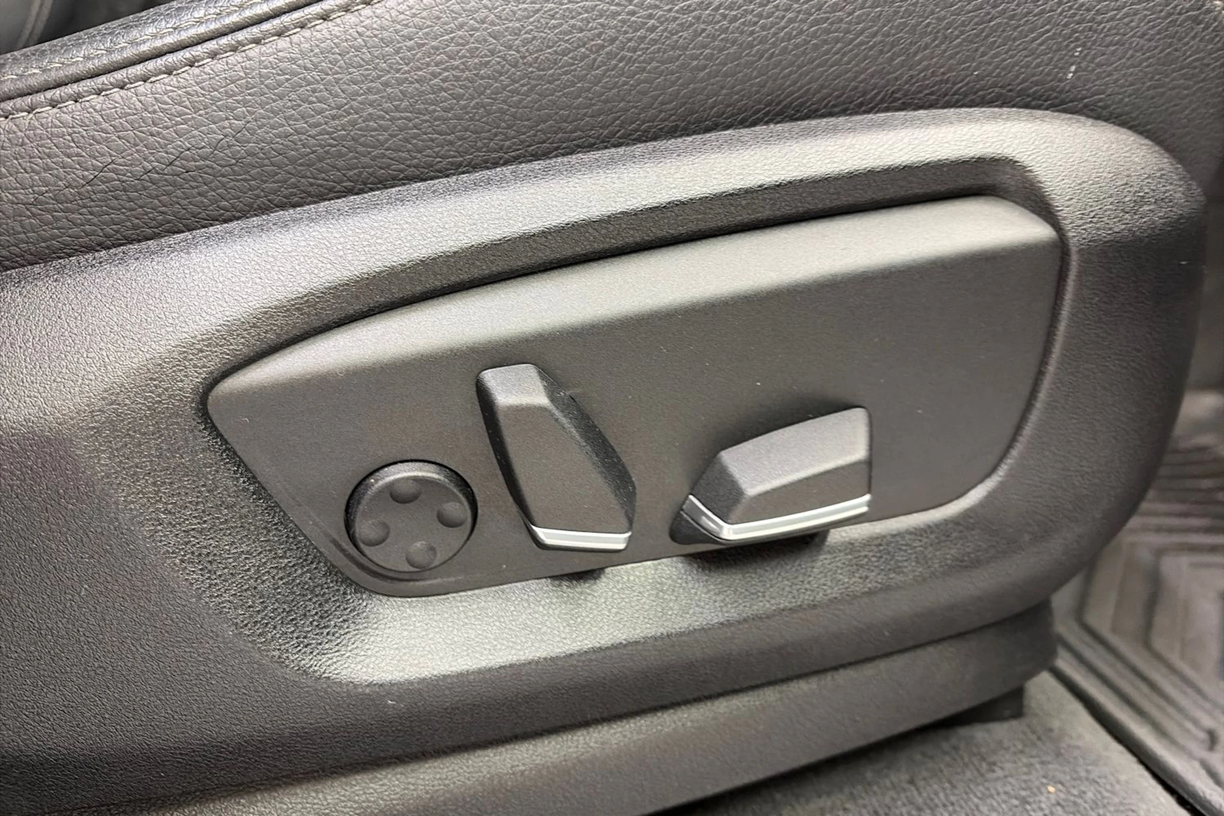 musta BMW X5 2017 kuva 15.