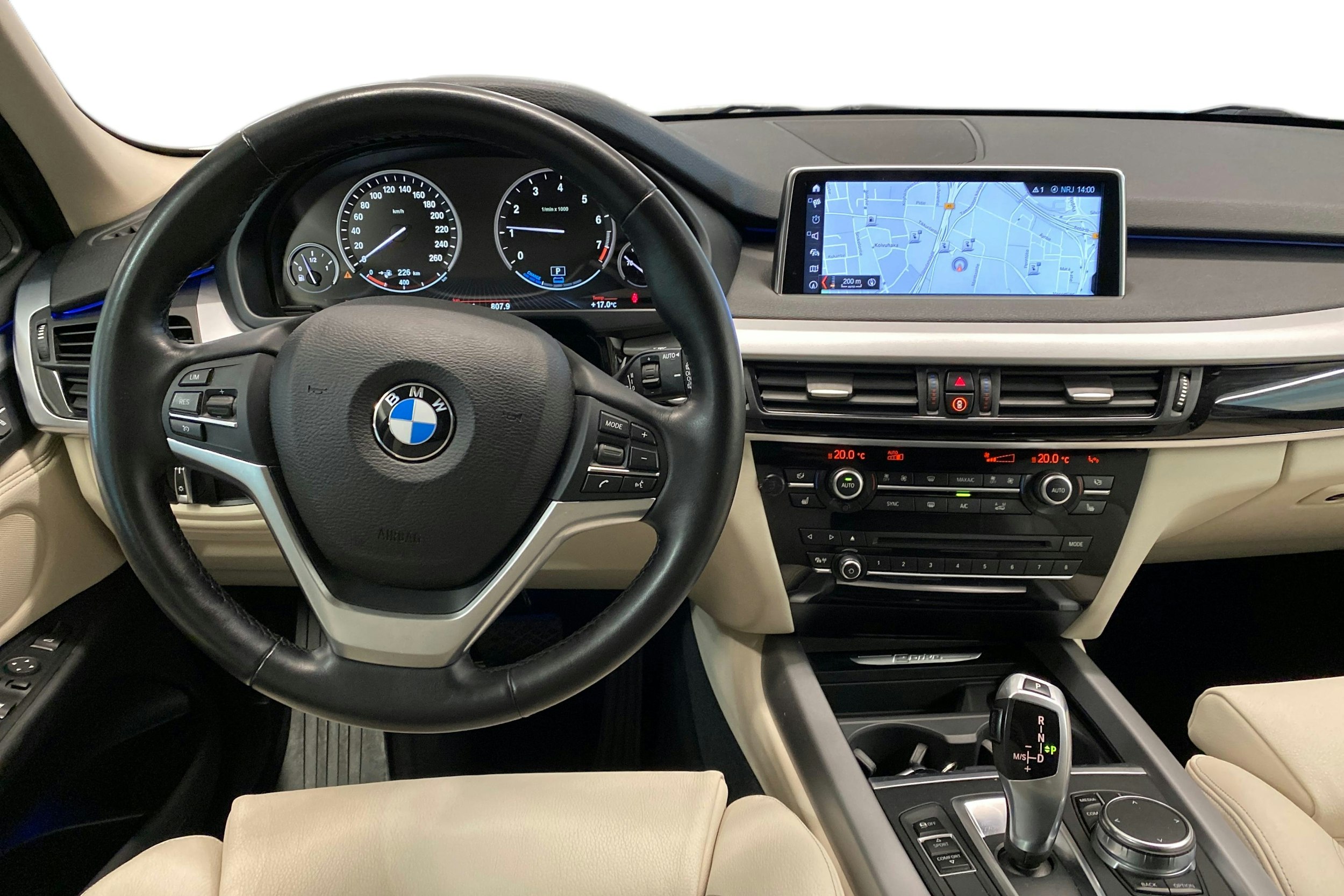 Valkoinen BMW X5 2018 kuva 9.