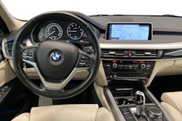 Valkoinen BMW X5 2018 kuva 9.
