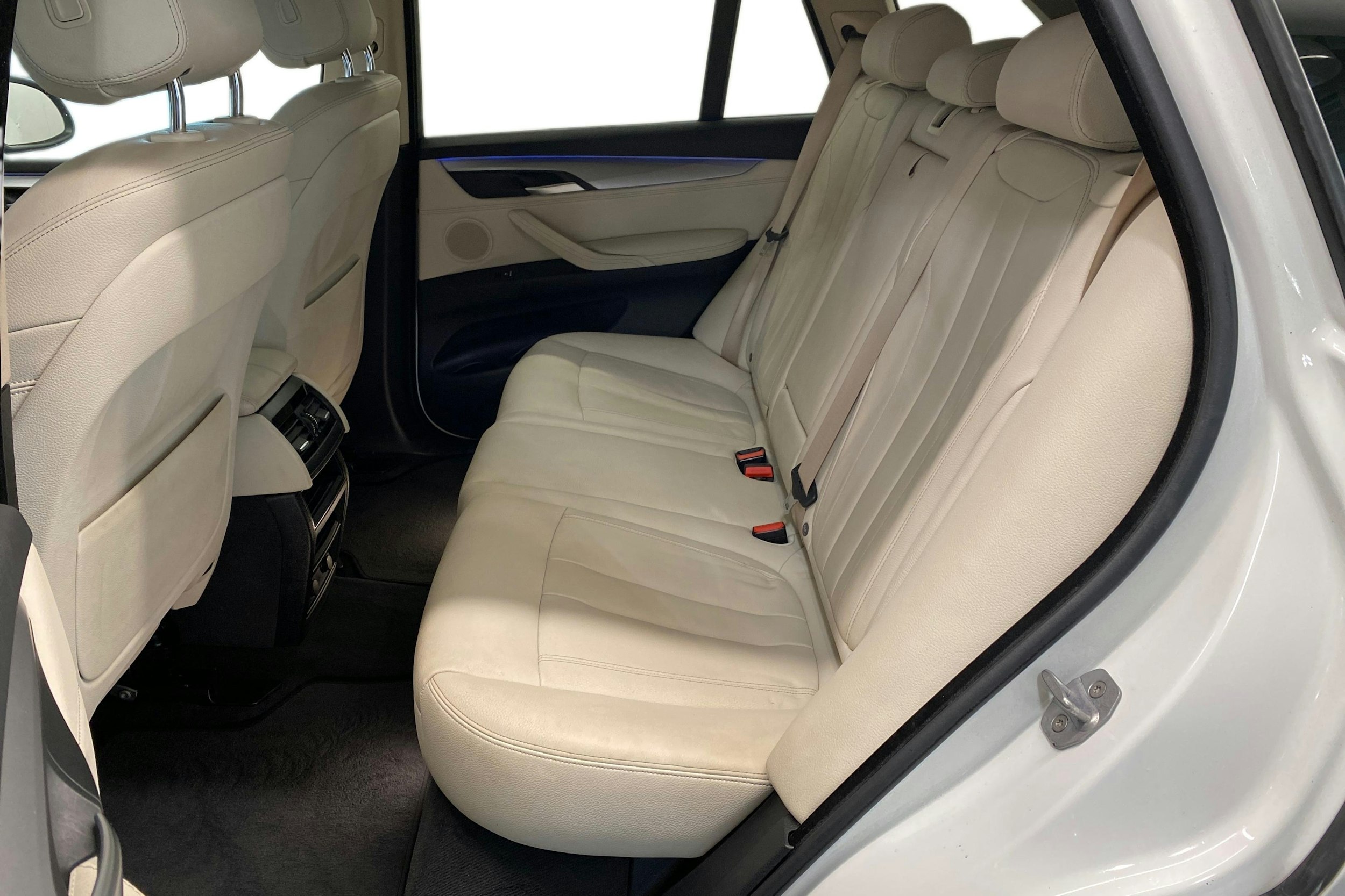 Valkoinen BMW X5 2018 kuva 10.