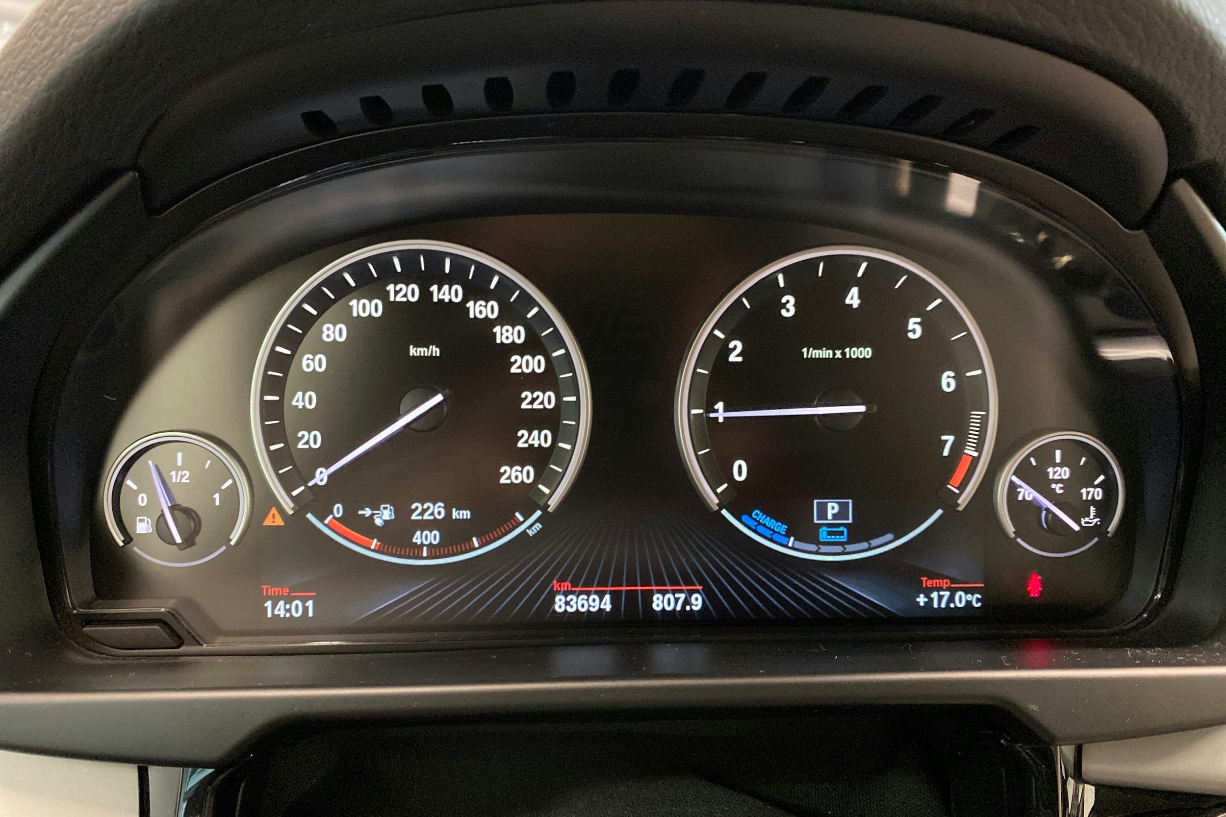 Valkoinen BMW X5 2018 kuva 16.