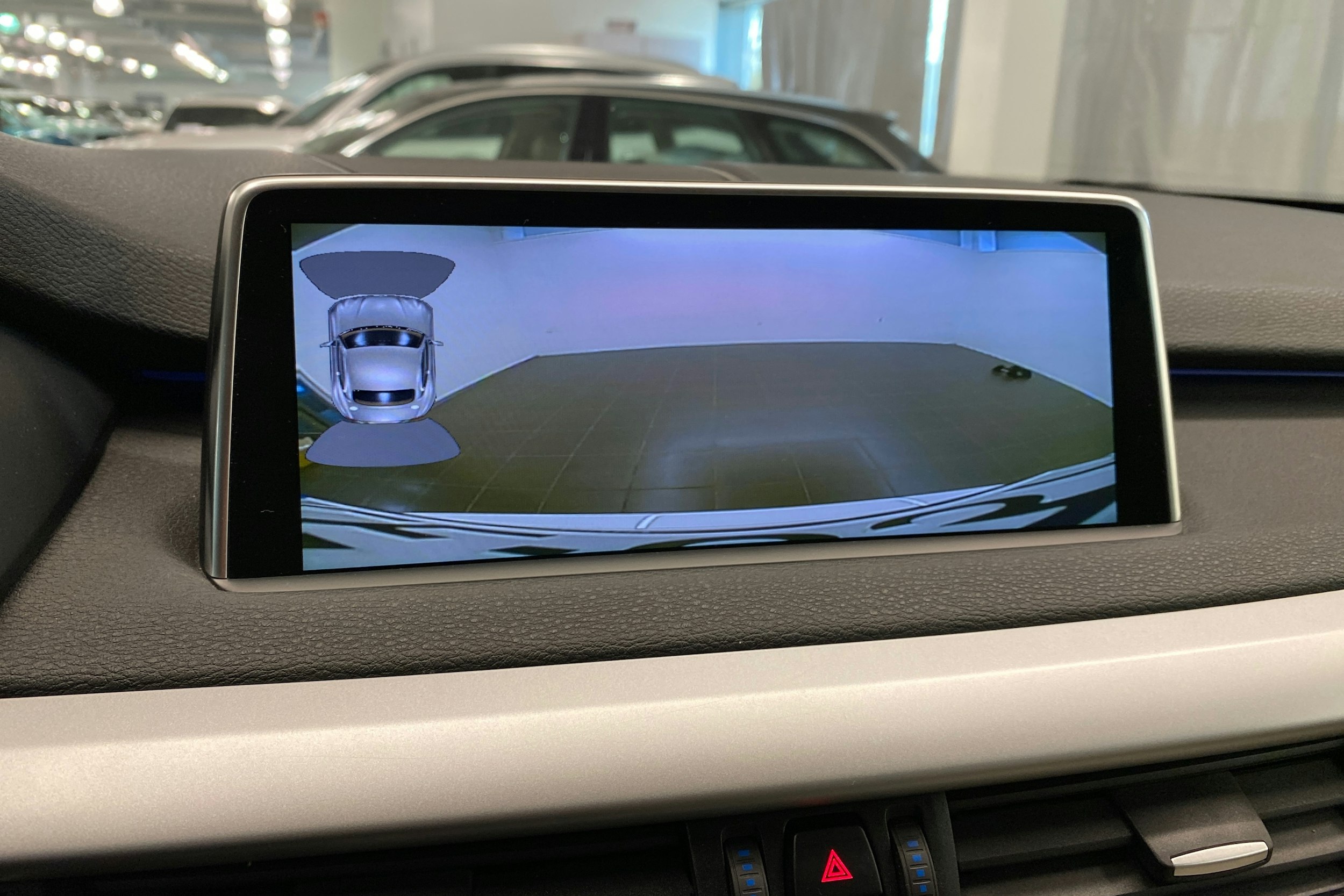 Valkoinen BMW X5 2018 kuva 17.