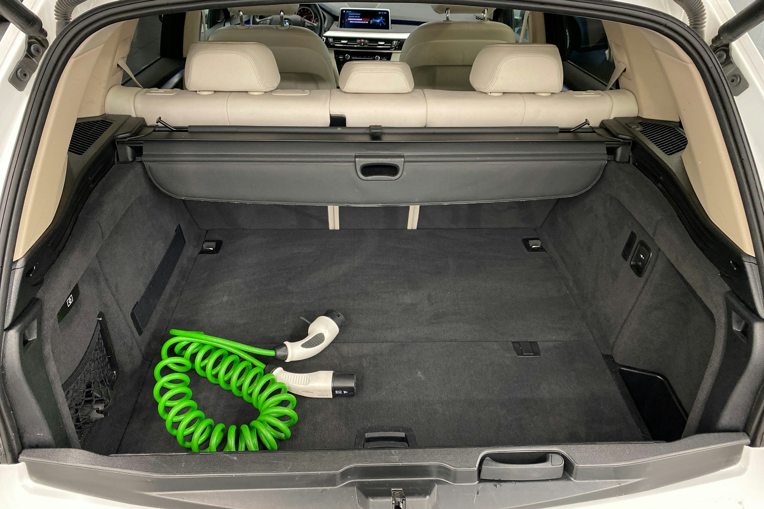 Valkoinen BMW X5 2018 kuva 23.