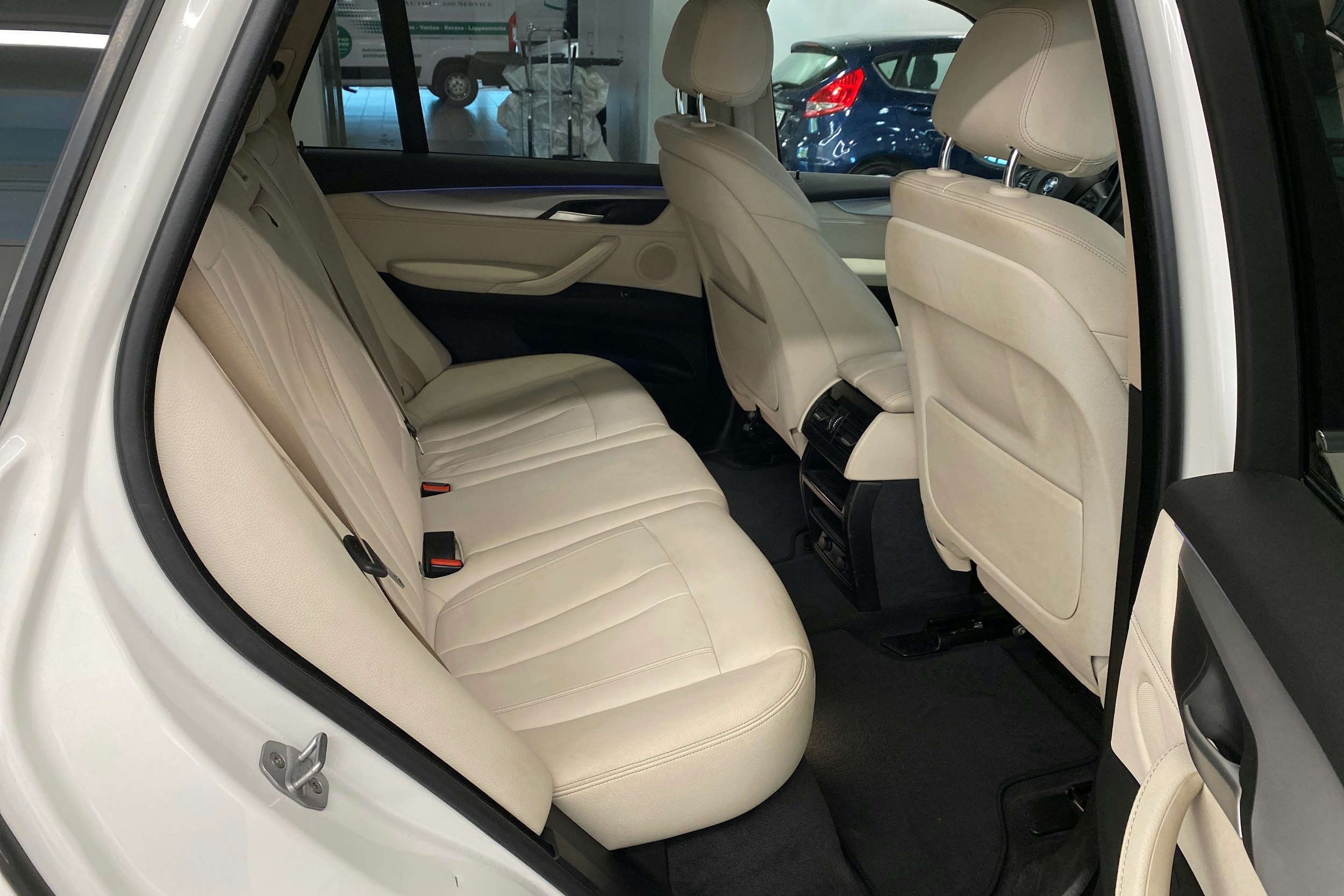 Valkoinen BMW X5 2018 kuva 24.