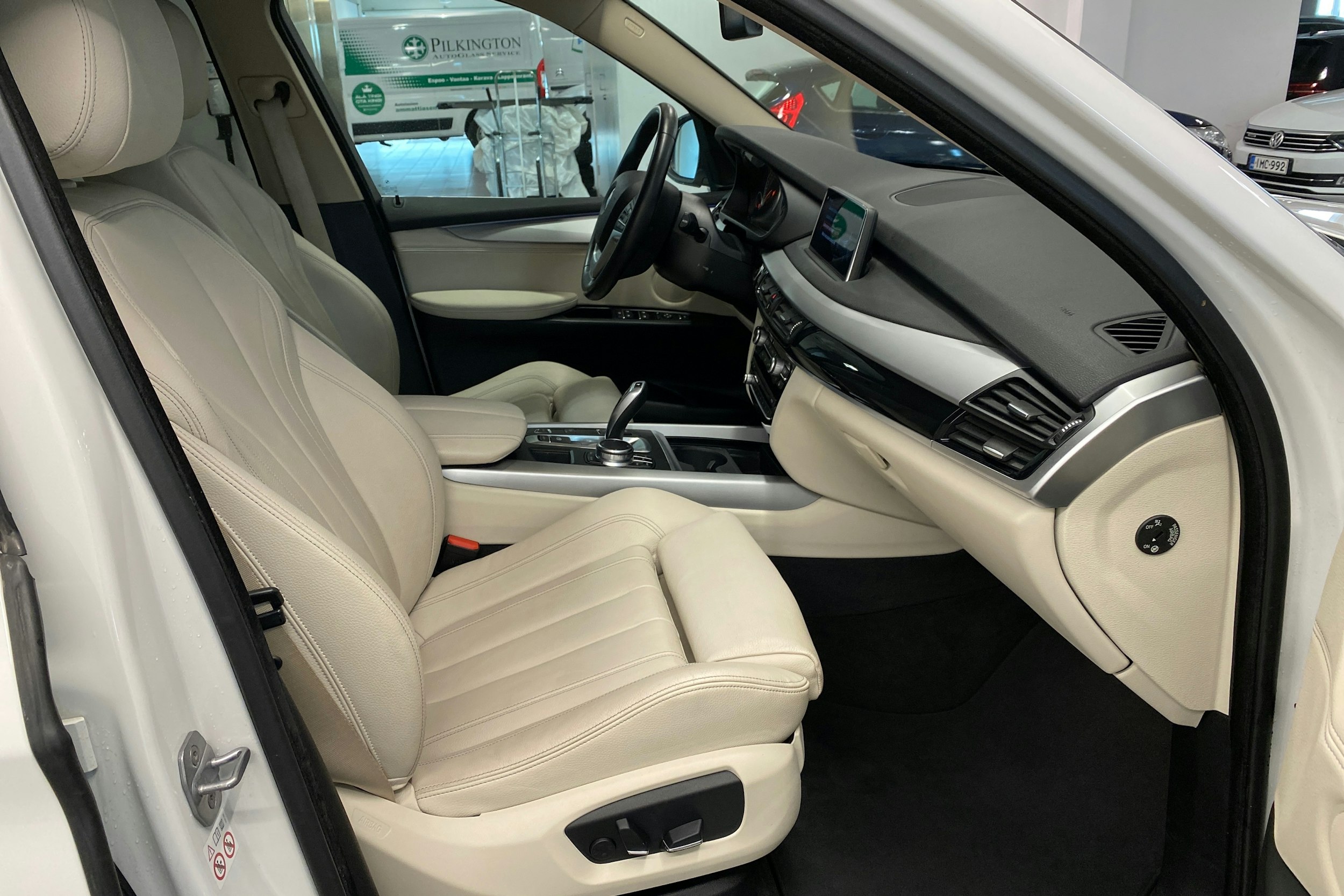 Valkoinen BMW X5 2018 kuva 25.