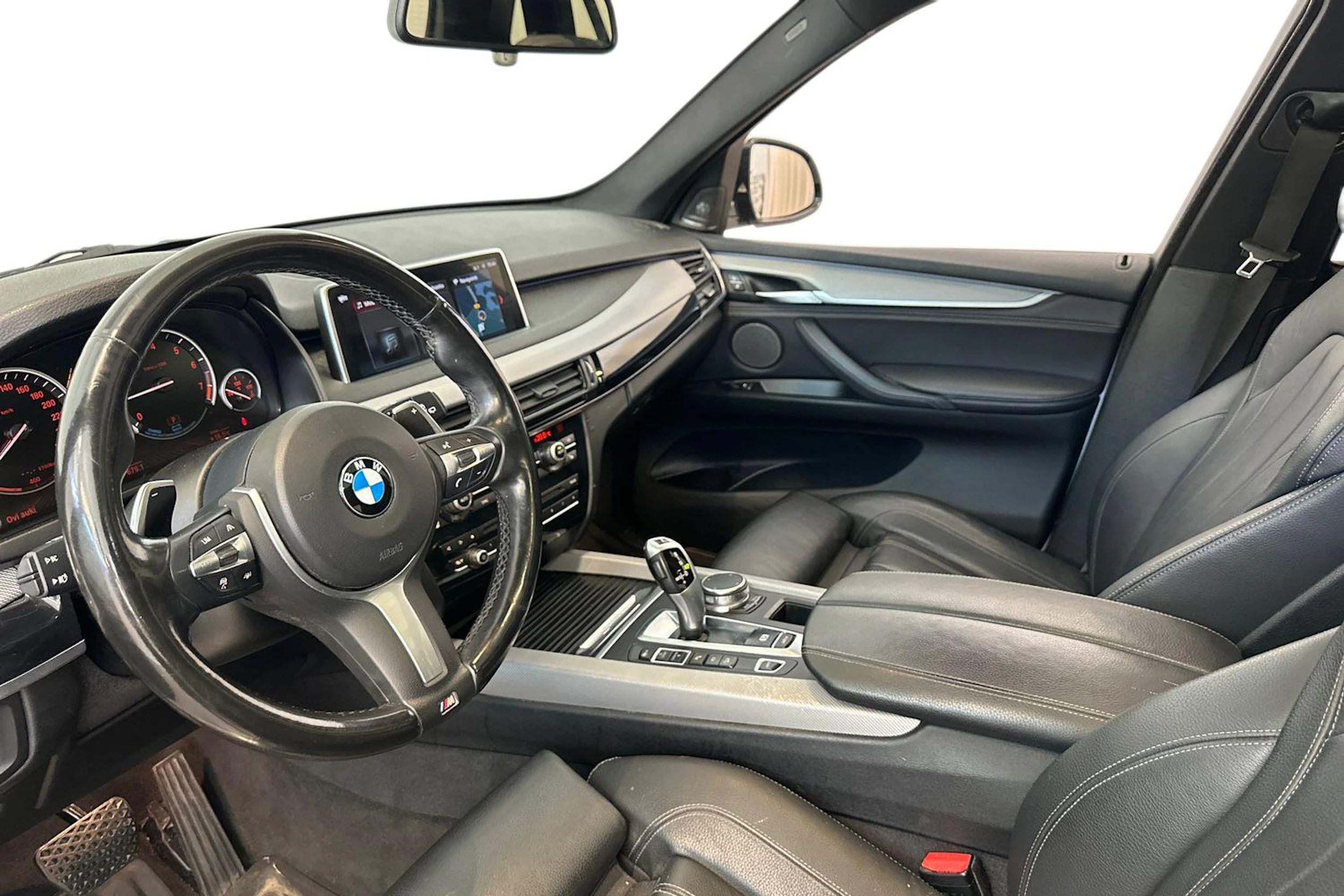 valkoinen BMW X5 2018 kuva 6.