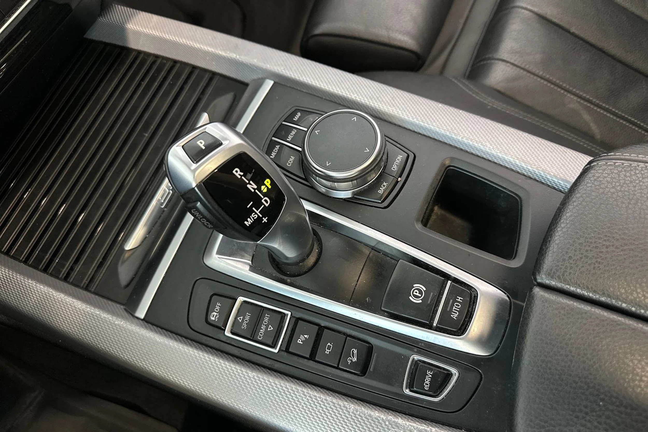 valkoinen BMW X5 2018 kuva 24.
