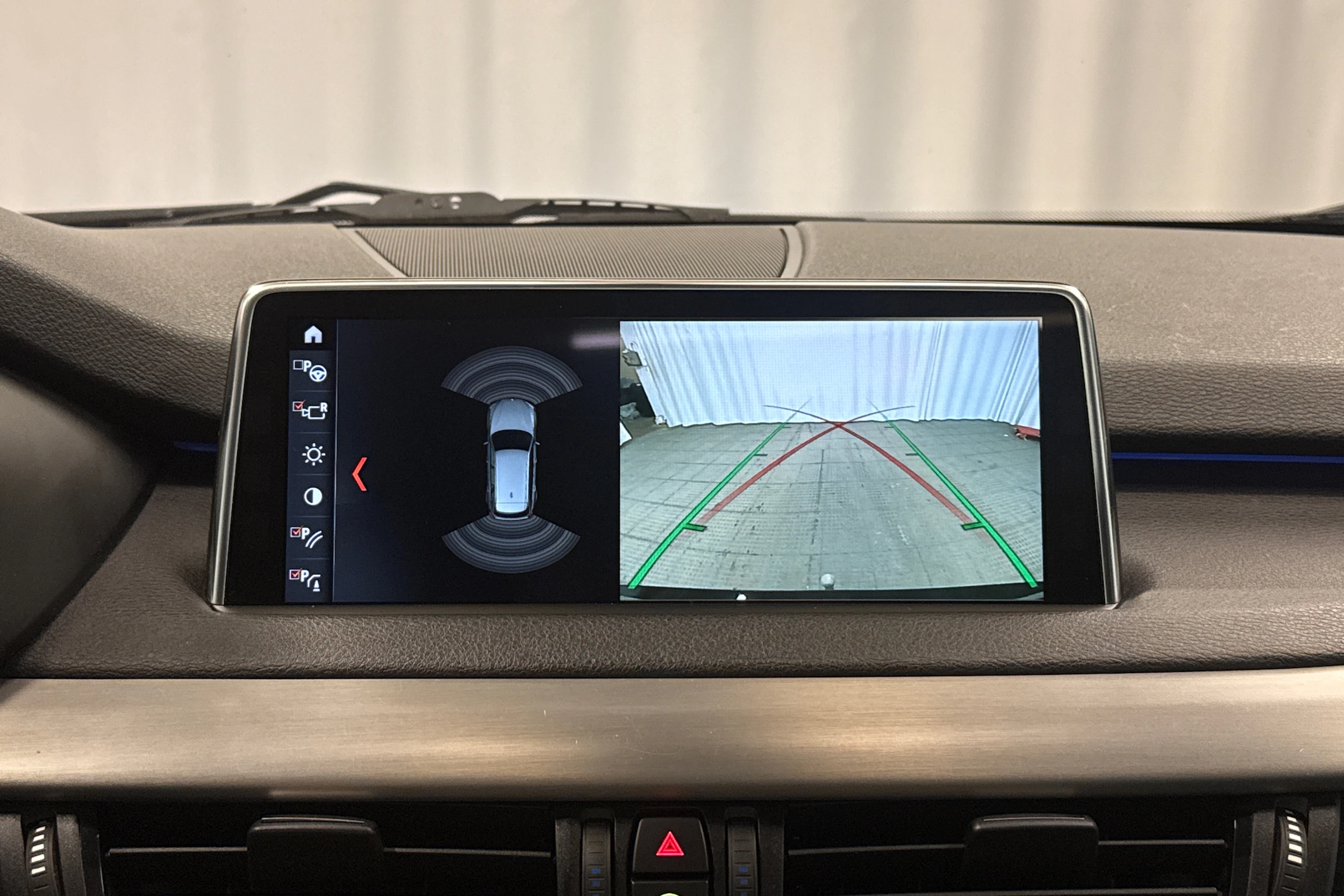 Musta BMW X5 2018 kuva 16.