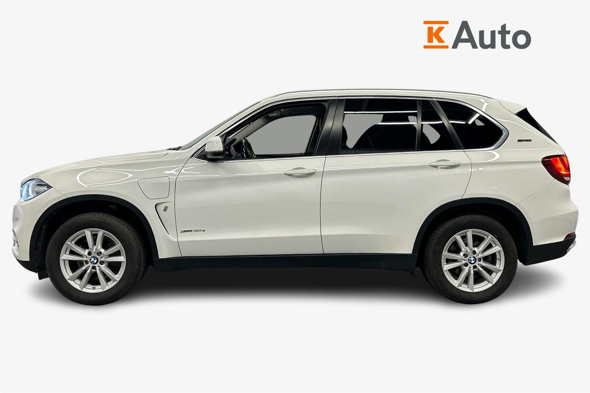 valkoinen BMW X5 2018 kuva 6.