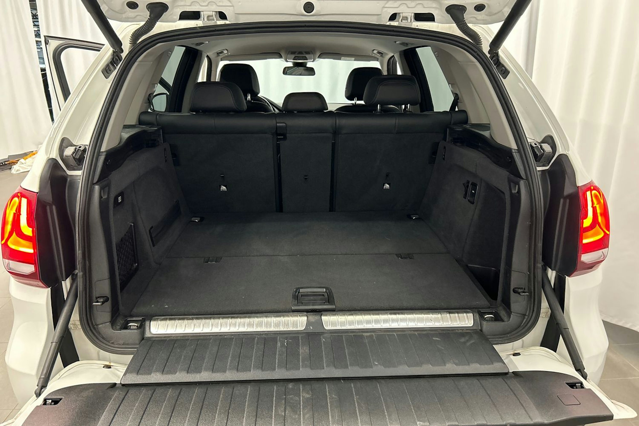 valkoinen BMW X5 2018 kuva 14.