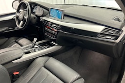 valkoinen BMW X5 2018 kuva 17.