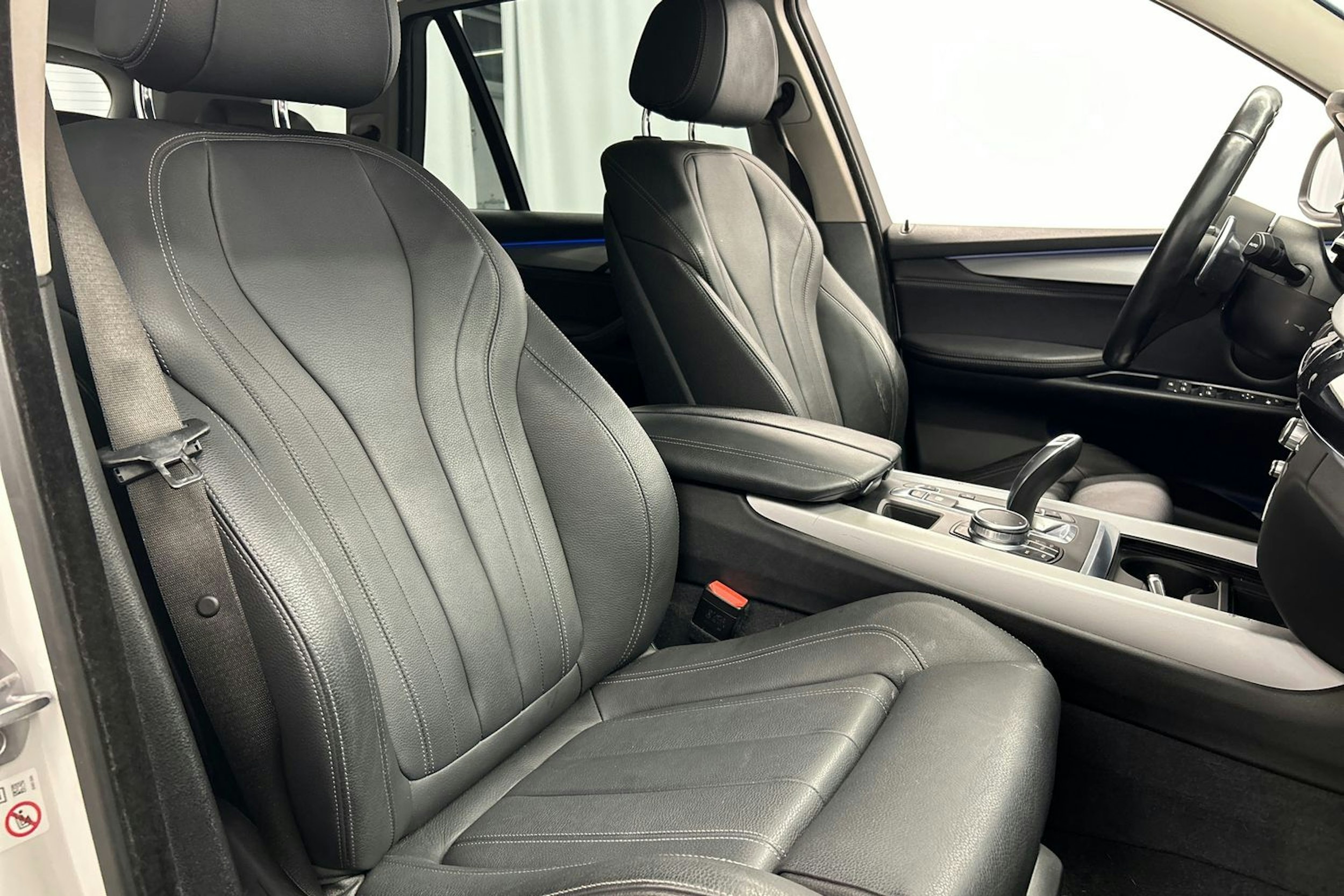 valkoinen BMW X5 2018 kuva 18.