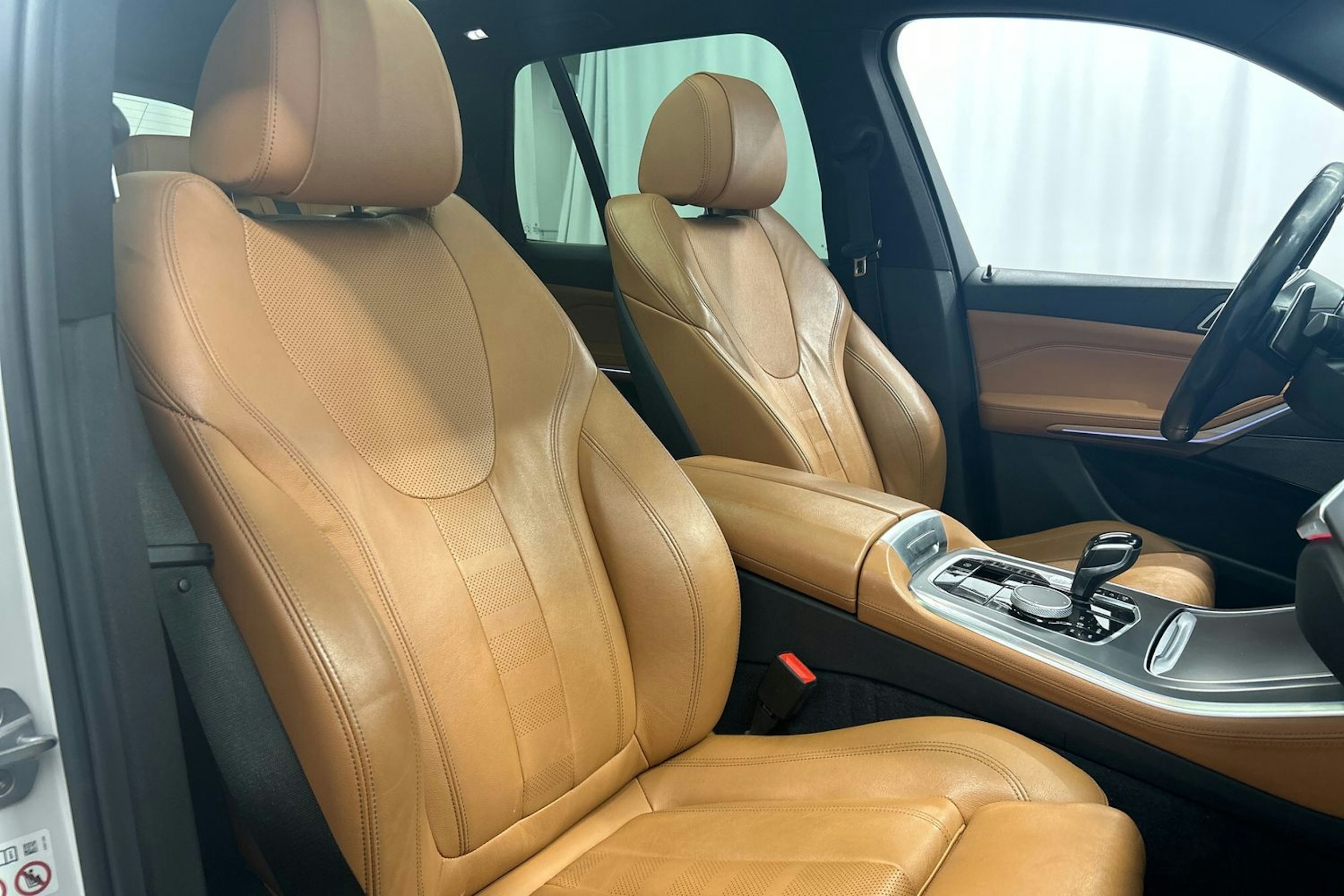 valkoinen BMW X5 2019 kuva 14.