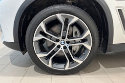 valkoinen BMW X5 2020 kuva 13.