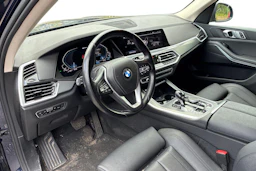 sininen BMW X5 2020 kuva 3.
