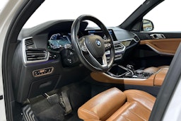 valkoinen BMW X5 2020 kuva 3.