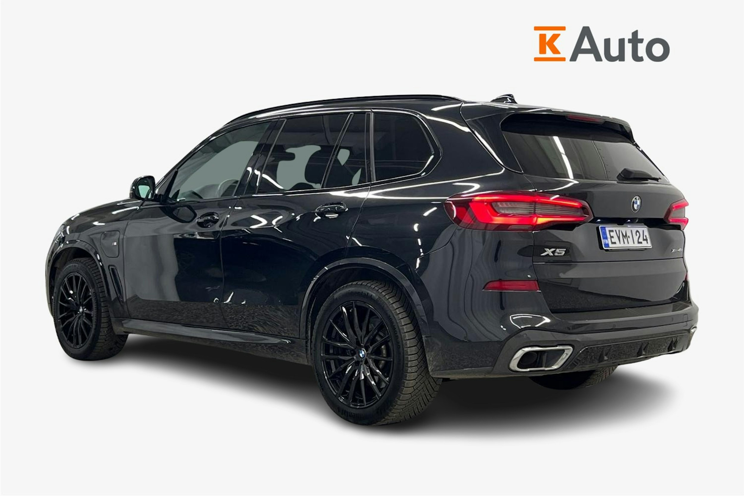 musta BMW X5 2020 kuva 2.