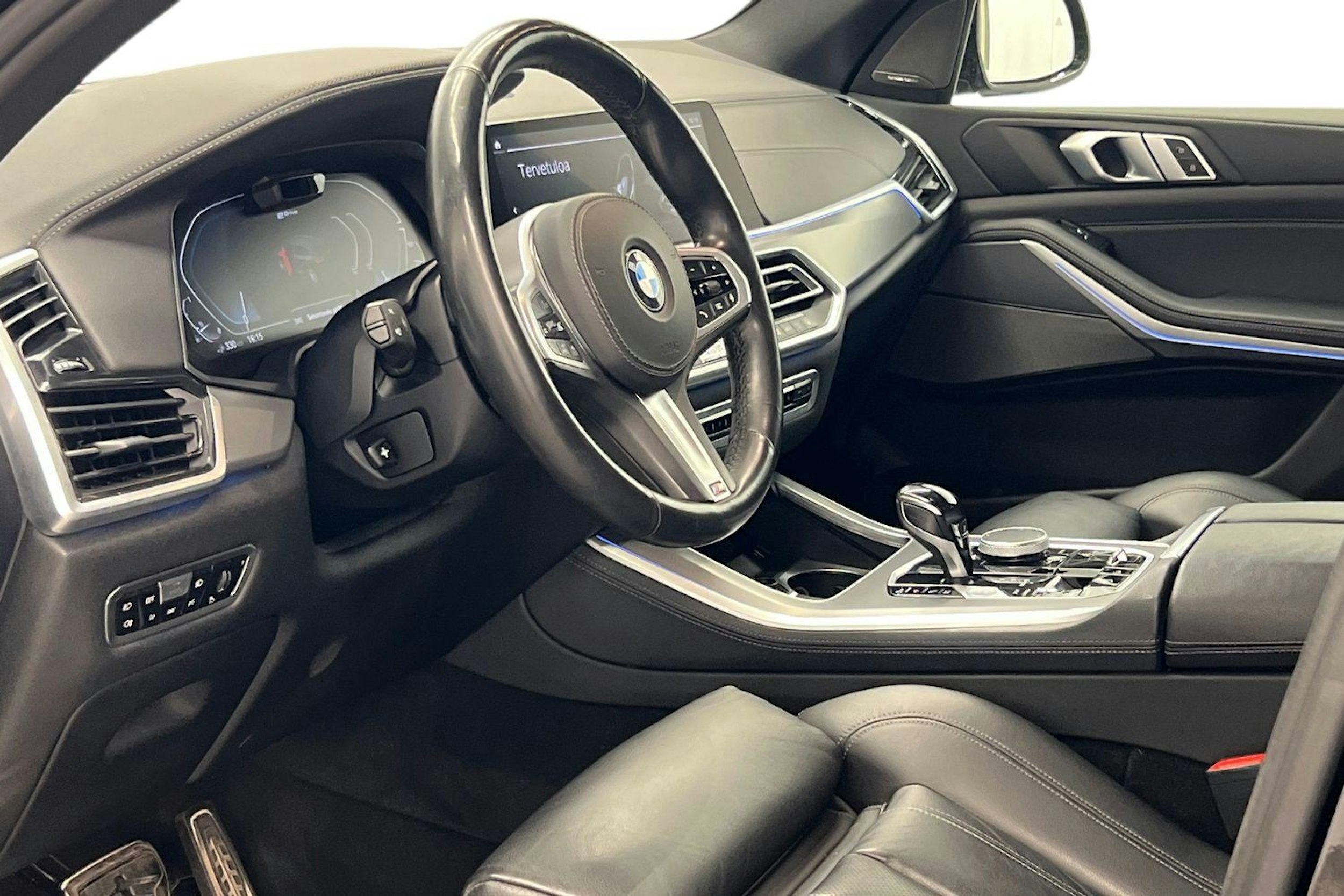 musta BMW X5 2020 kuva 6.