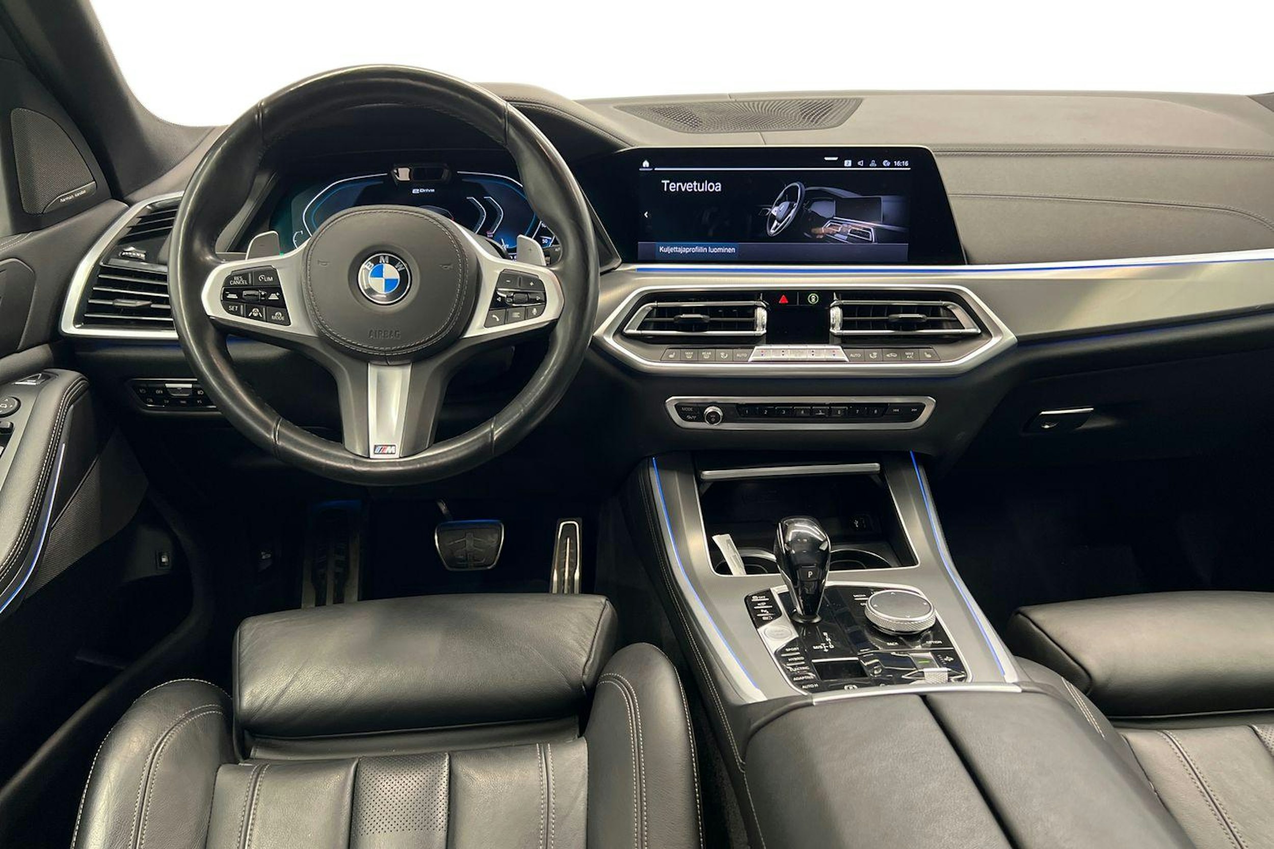 musta BMW X5 2020 kuva 7.