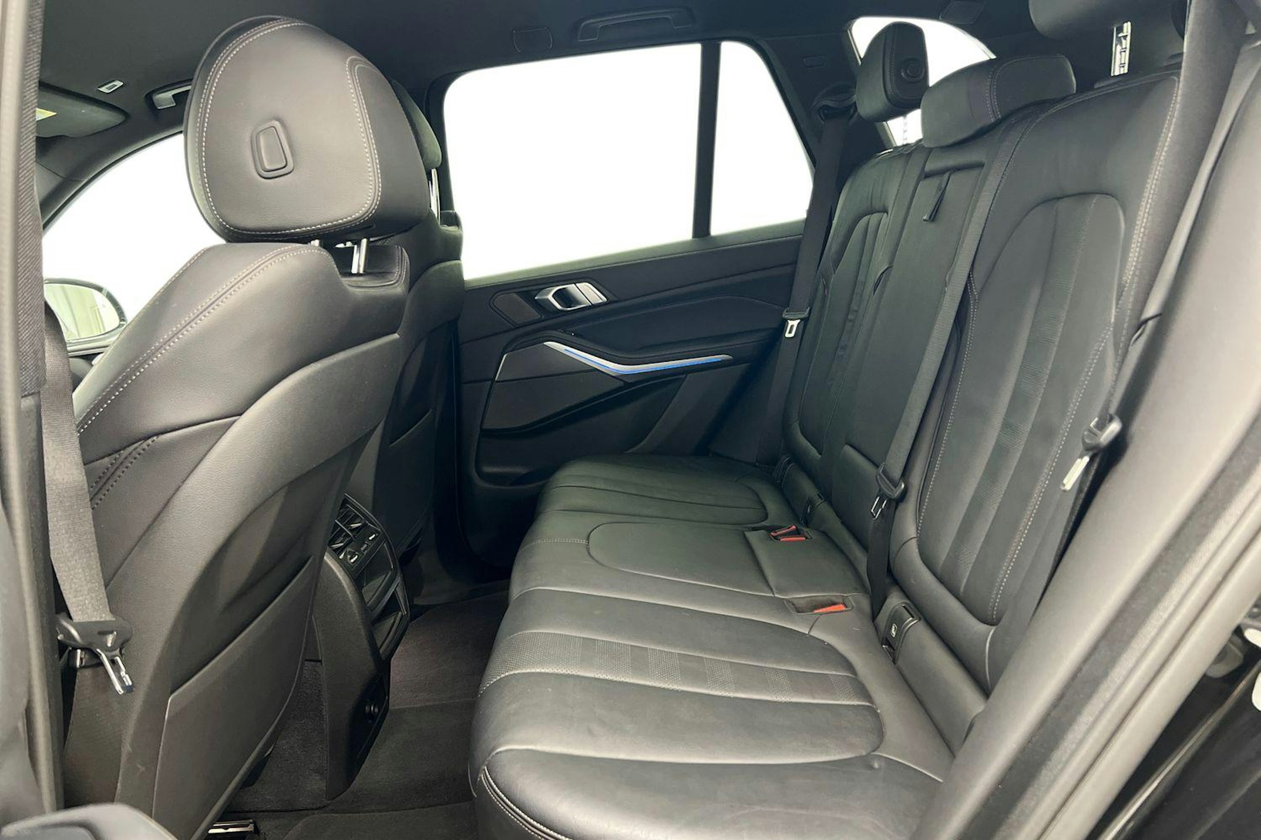 musta BMW X5 2020 kuva 8.