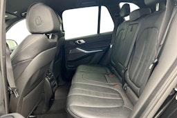 musta BMW X5 2020 kuva 8.