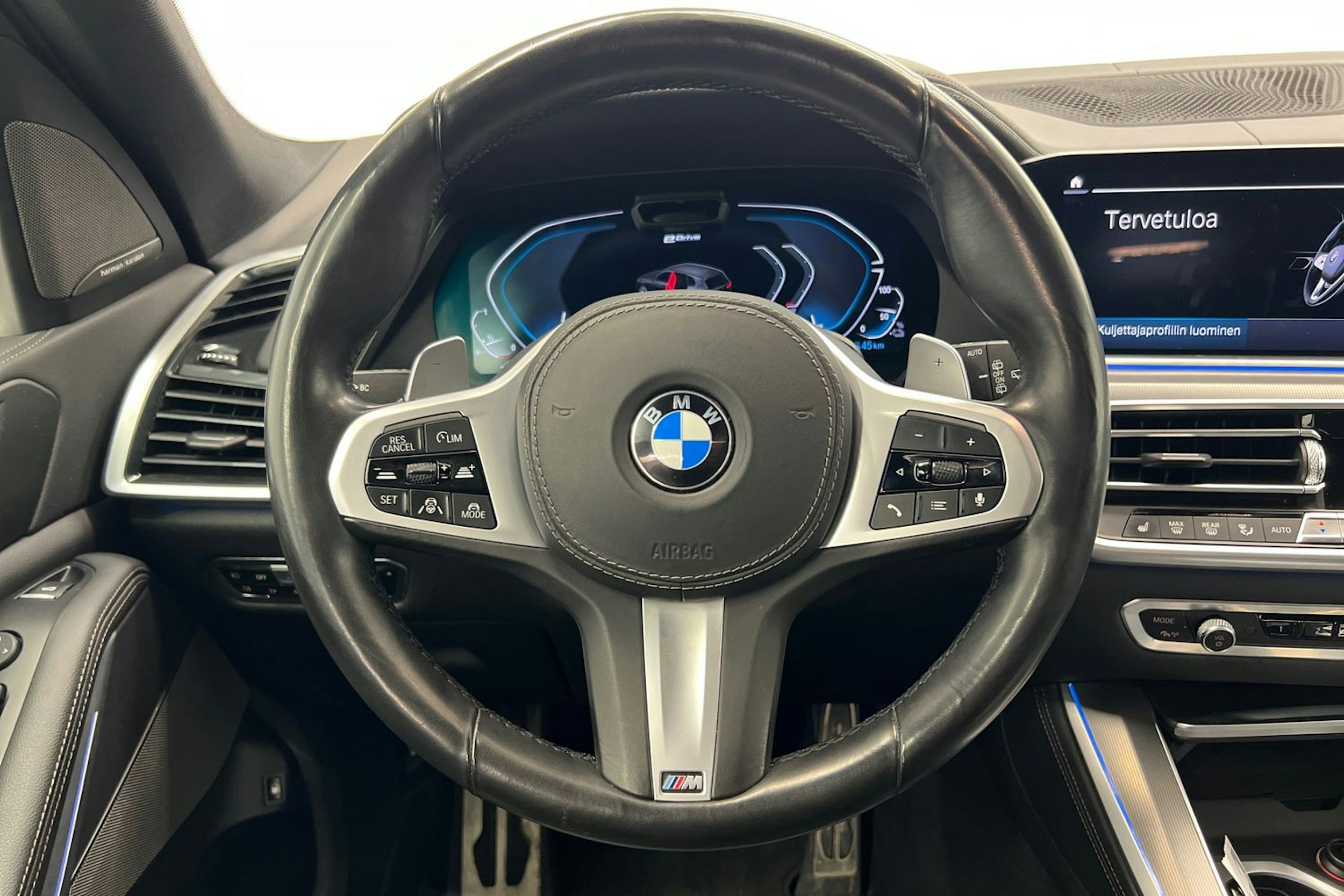 musta BMW X5 2020 kuva 11.